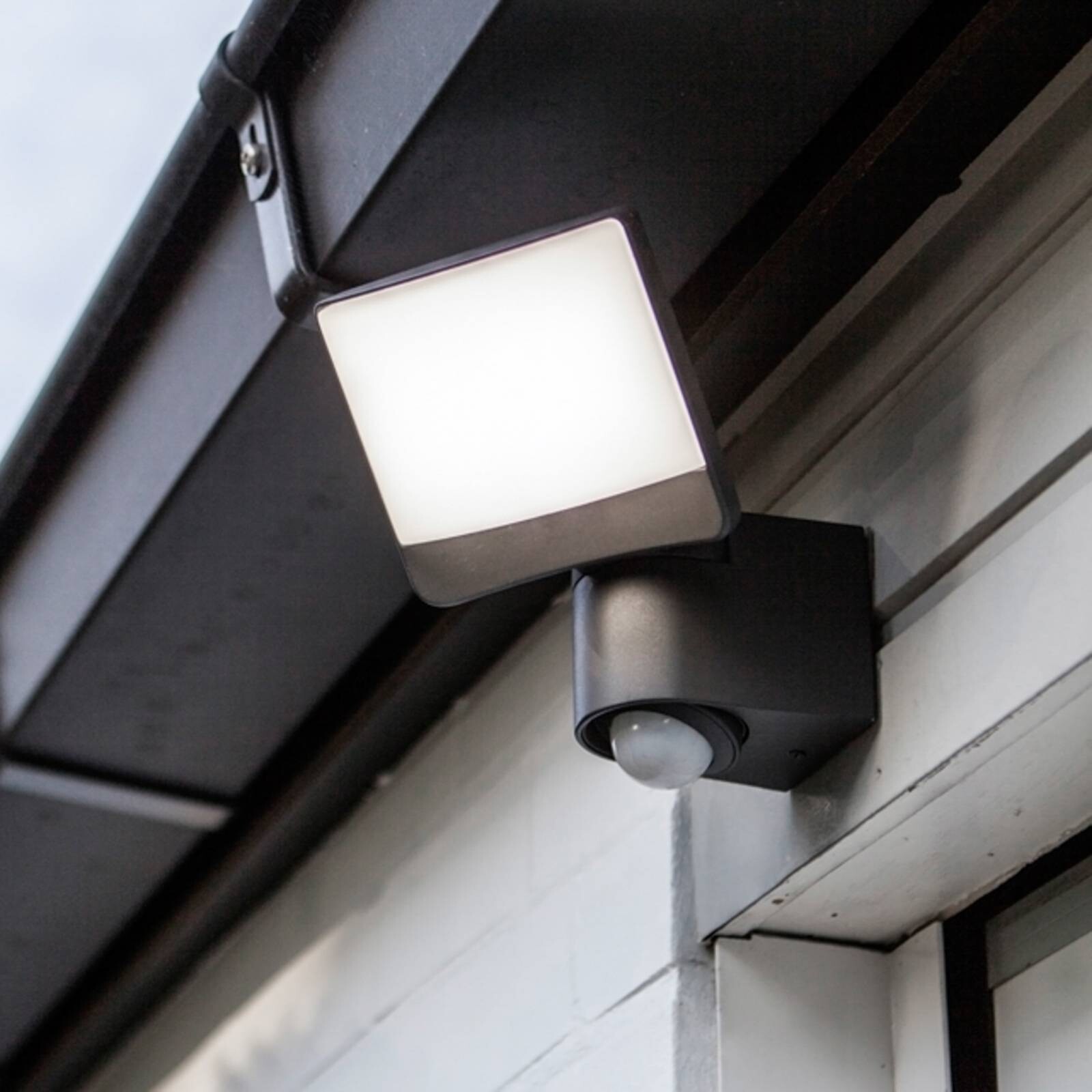 Vonkajší nástenný reflektor SUNSHINE s LED senzorom, 15 cm, tmavošedý, IP44