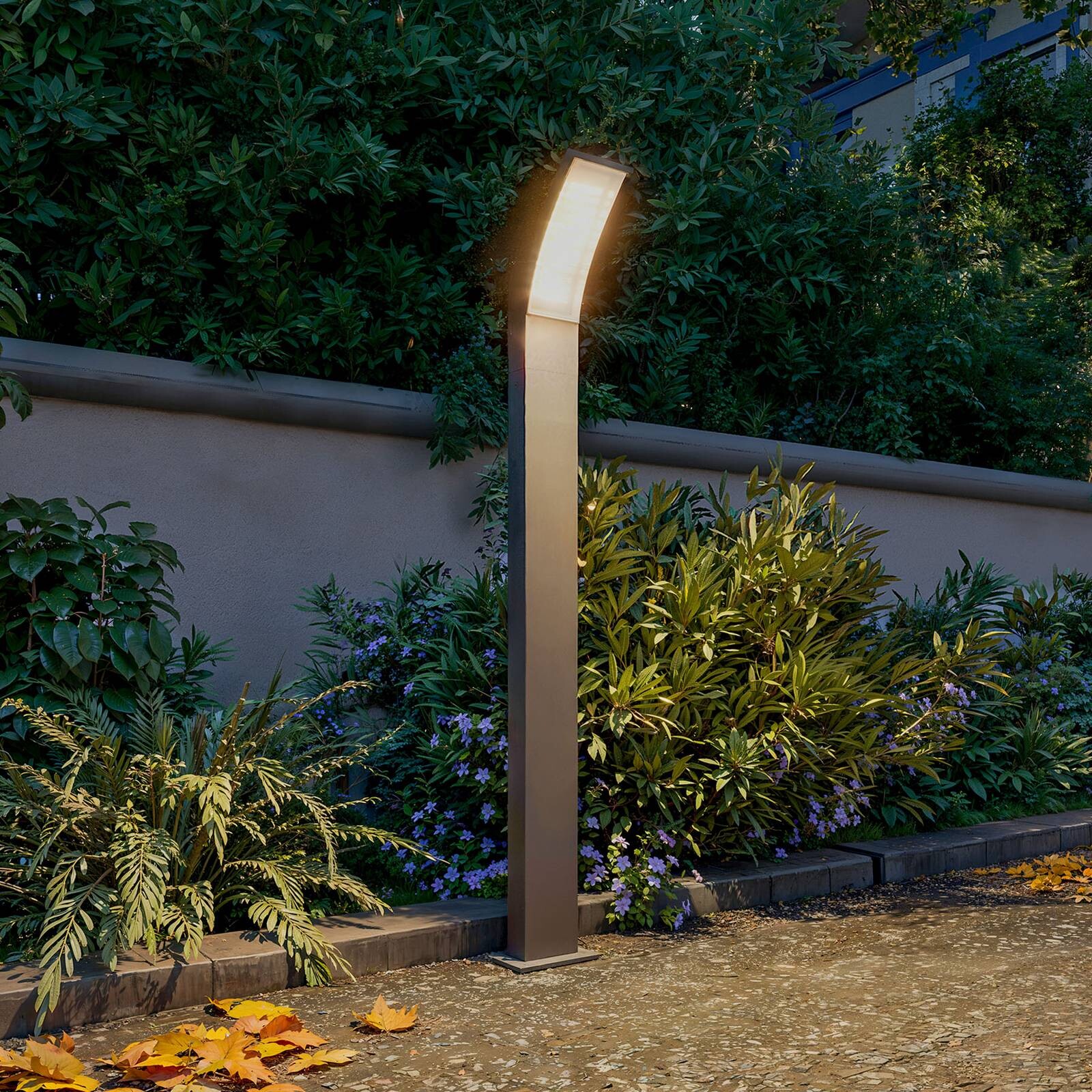 Chodníkové LED svetlo Philips Splay UE, 96 cm, antracitová farba, IP44