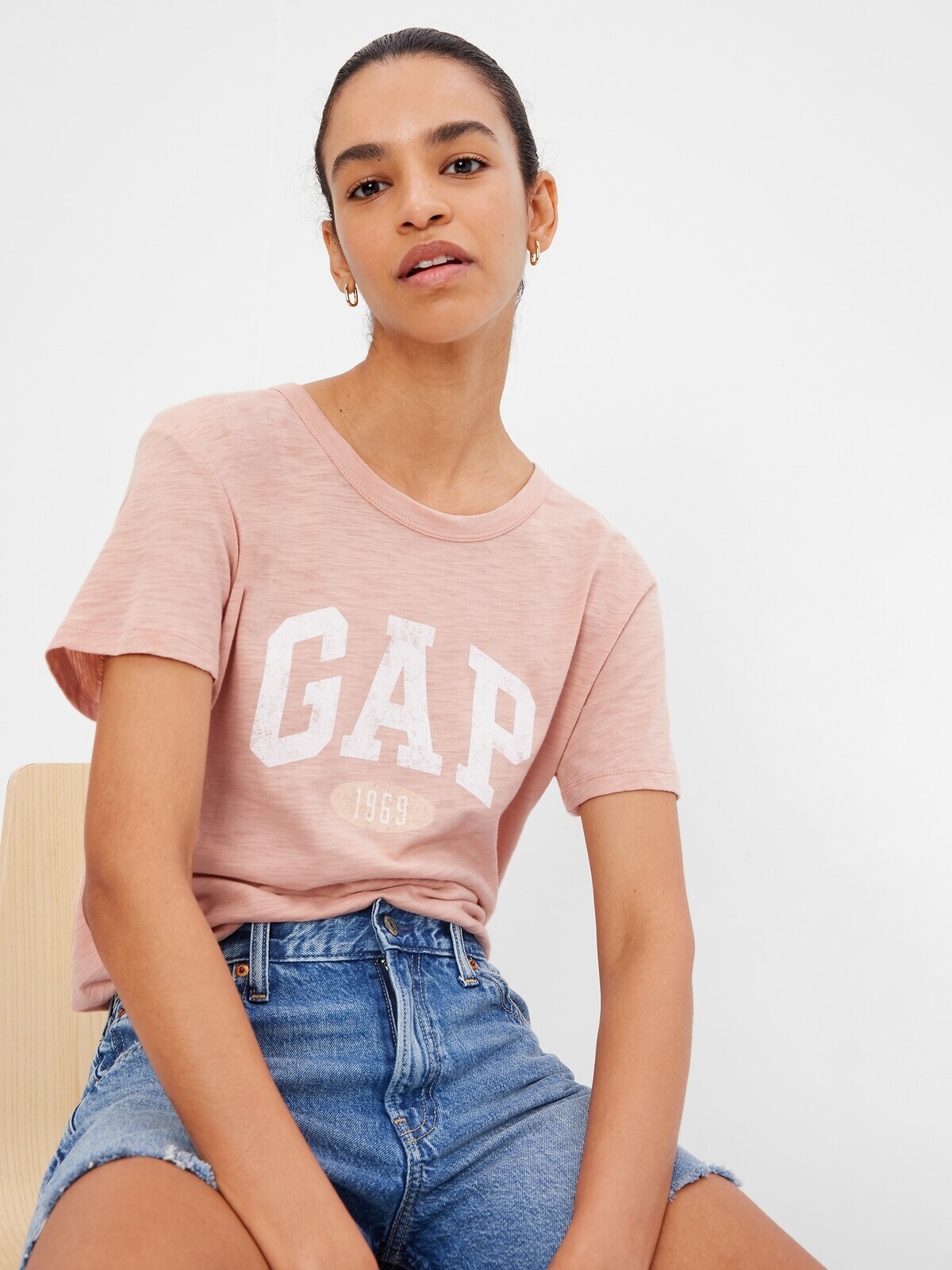 GAP T-shirt logo 1969 - Women's