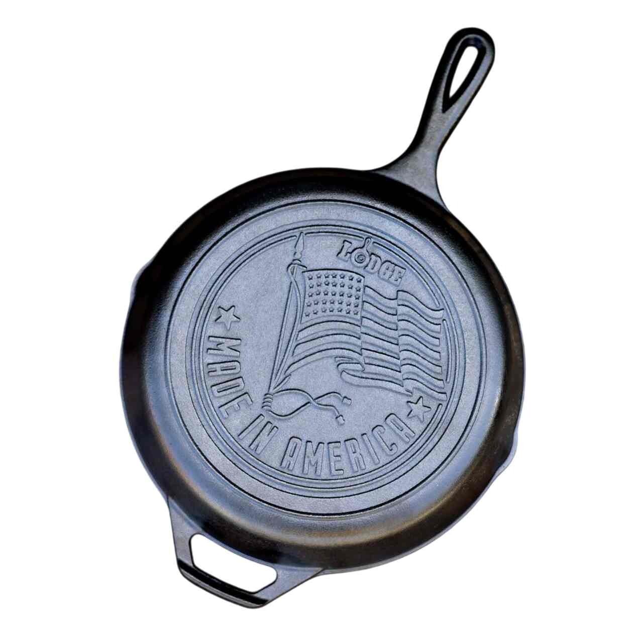 Panvica na vyprážanie AMERICAN FLAG 26 cm, liatina, Lodge