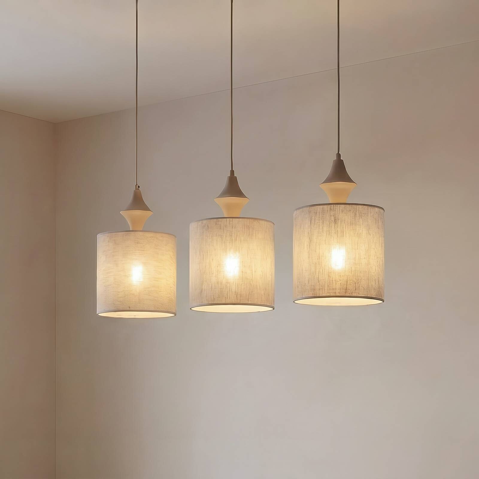 Závesné svietidlo Amura, 3-pl., dĺžka 105 cm, béžová/piesková, E27