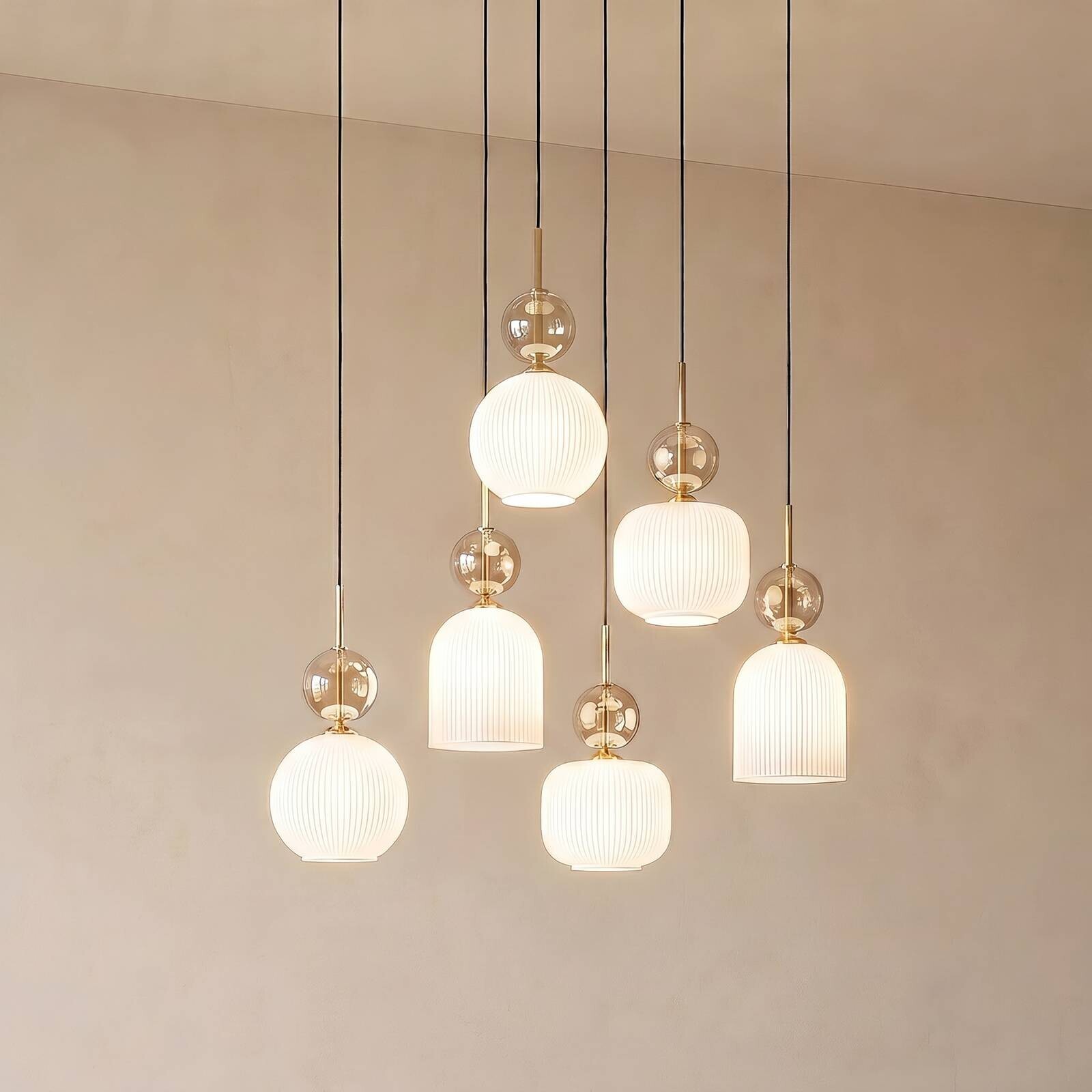 Závesné svietidlo Sophia, 6-pl., biela/koňaková, dĺžka 65 cm, E14