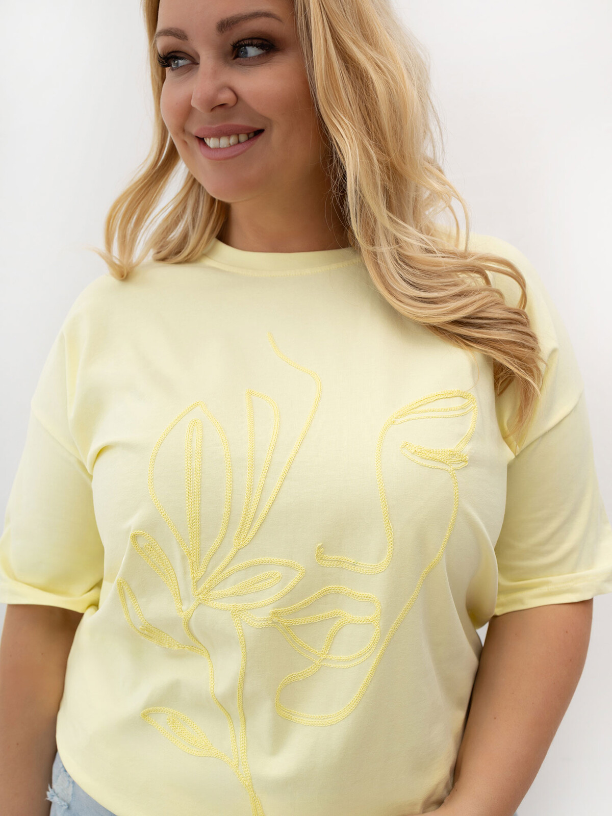 Plus size dámske tričko, svetložlté