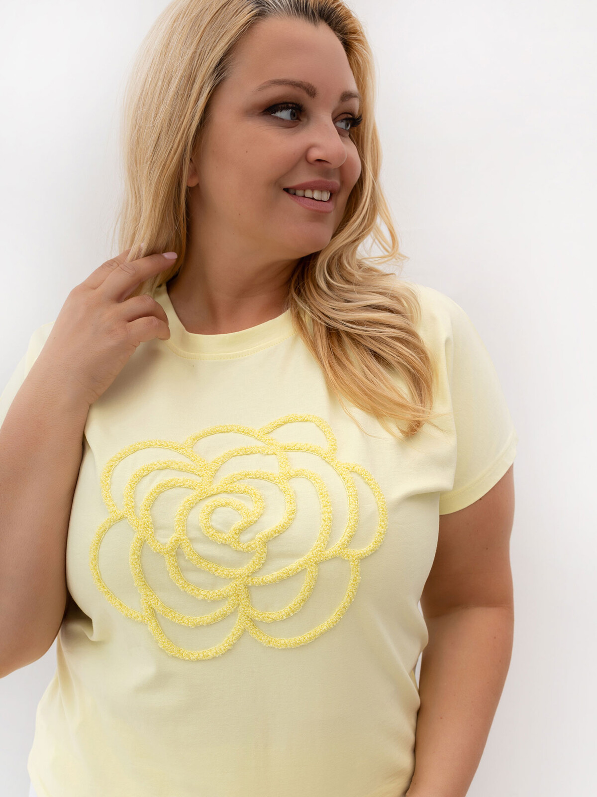 Žlté tričko plus size s aplikáciou