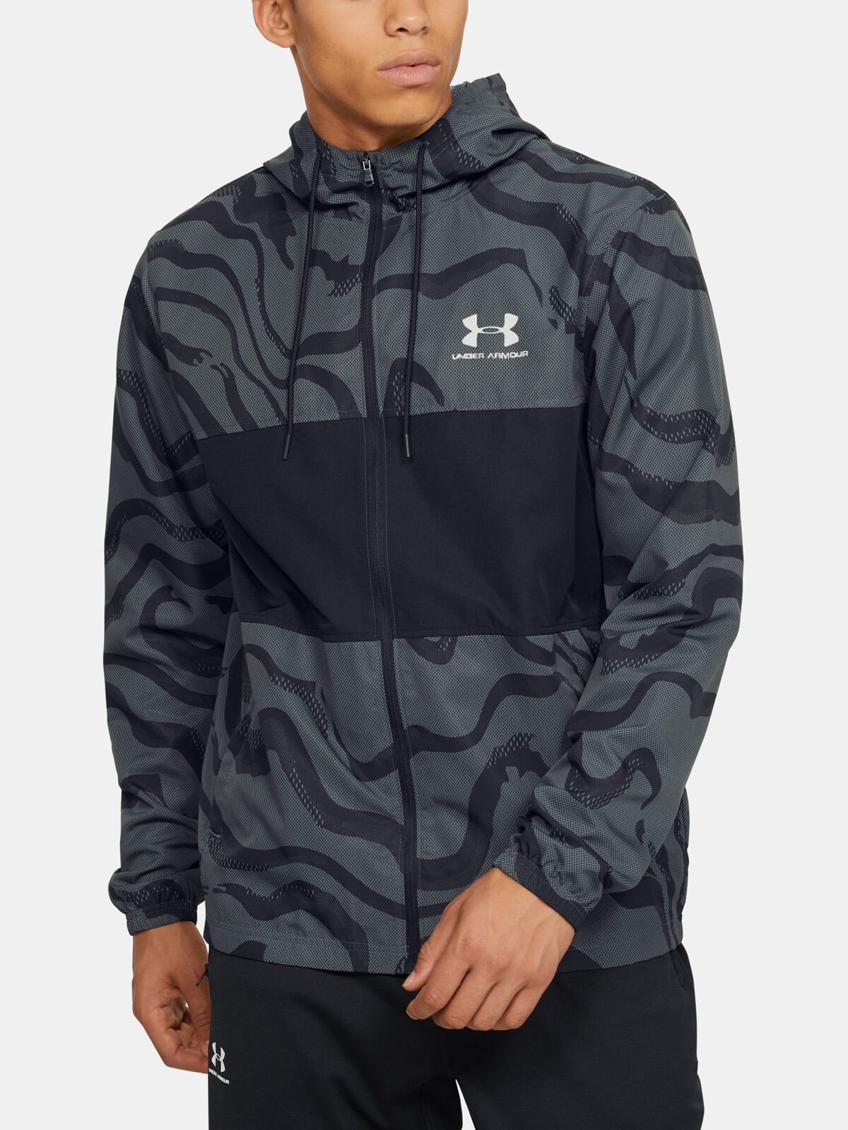 Pánska bunda Under Armour Sportstyle Wind s kapucňou