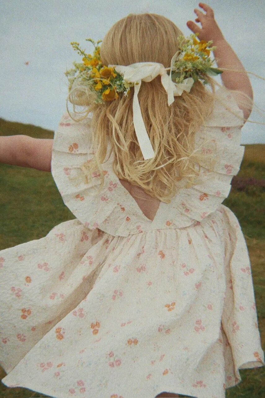 Konges Sløjd šaty s bavlnou ELIN FRILL DRESS GOTS