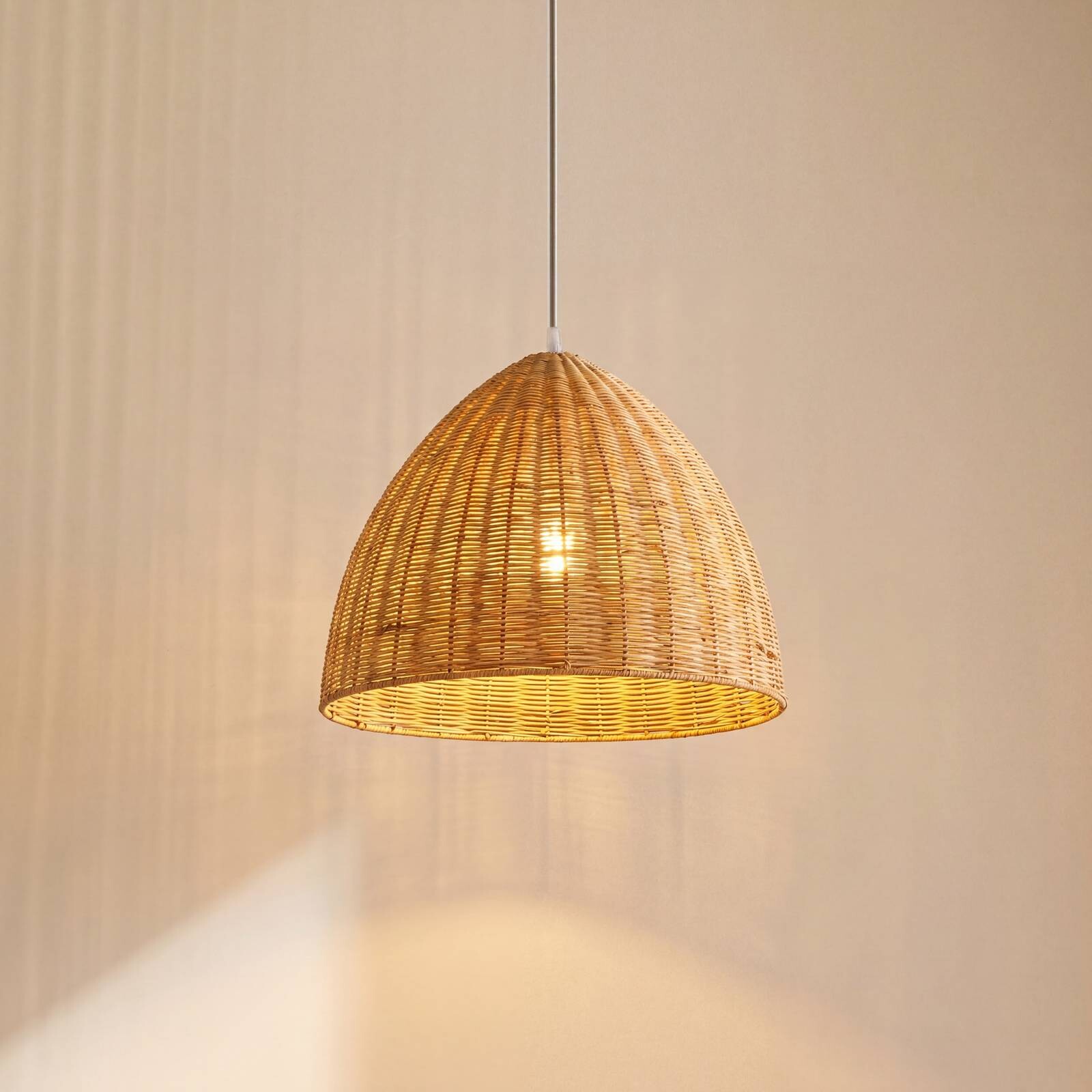 Závesné svietidlo Lindby Laverne, Ø 40 cm, ratan, E27