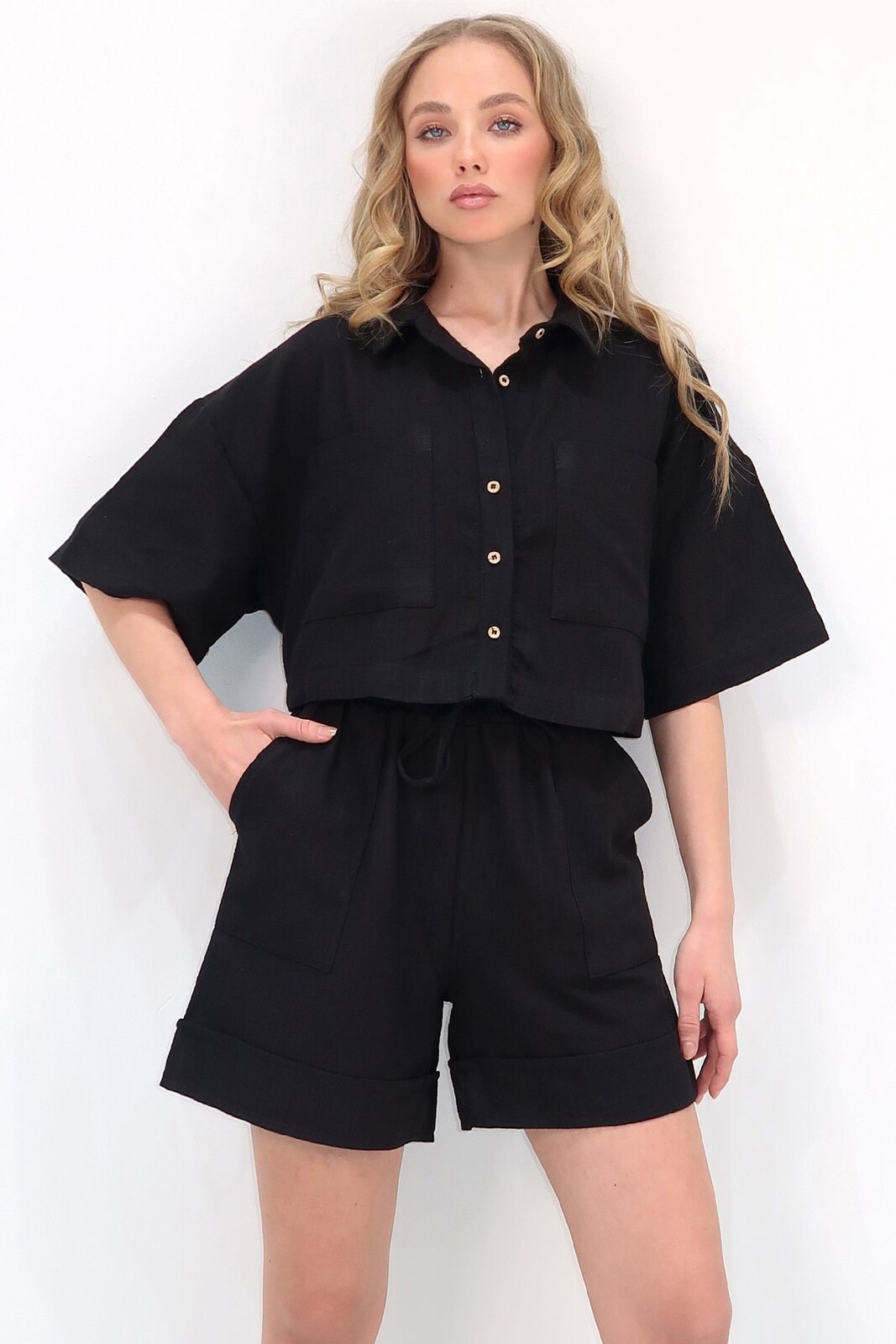Trend Alaçatı Stili Woman's Black Double Pocket Shirt and Shorts Linen Set