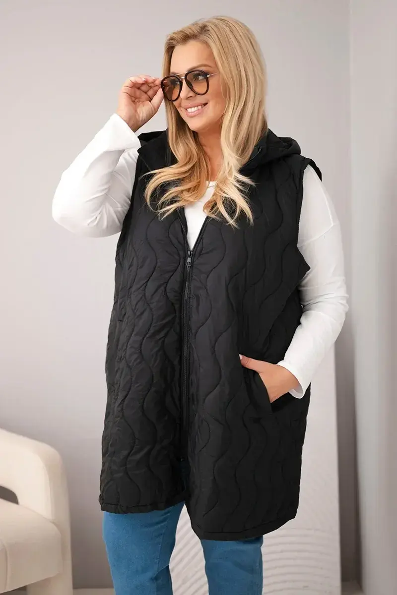 Kesi dámska plus size prešívaná vesta s kapucňou čierna