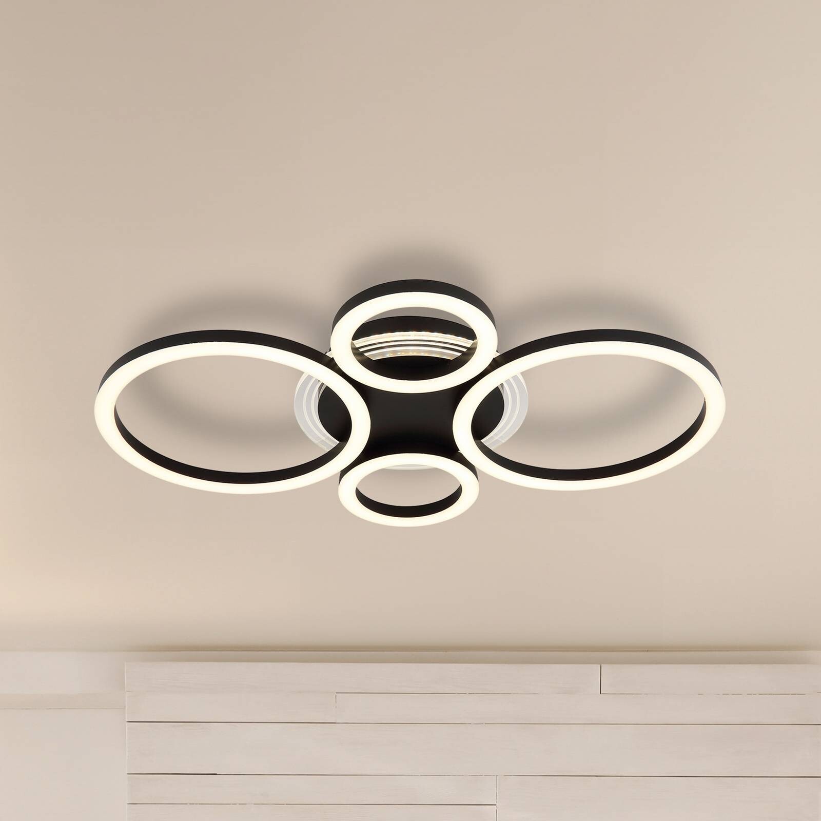 Stropné LED svetlo Loretta, čierne, kovové, CCT, 53 cm