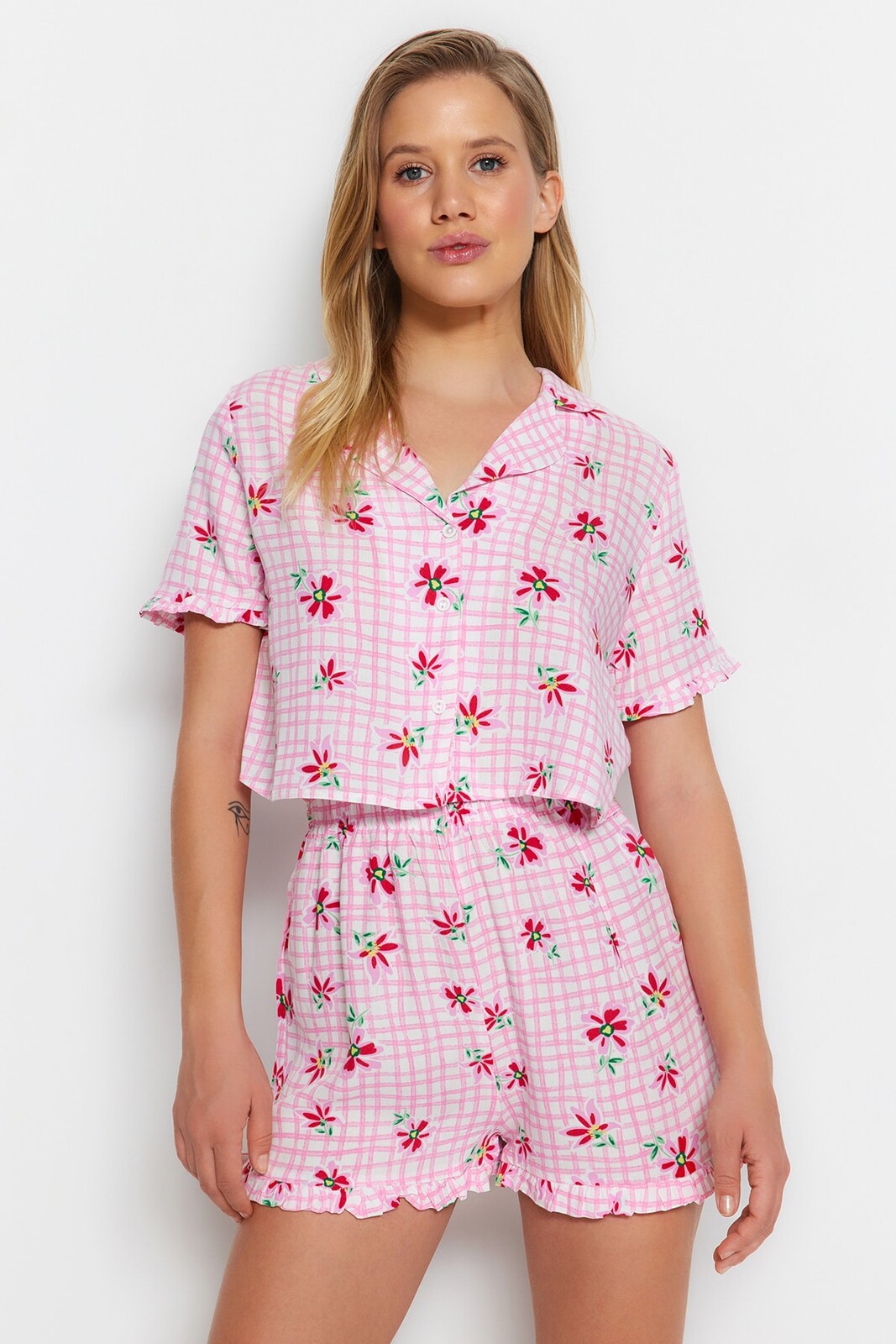 Trendyol Pink Floral Frilled Viscose Shorts Woven Pajama Set