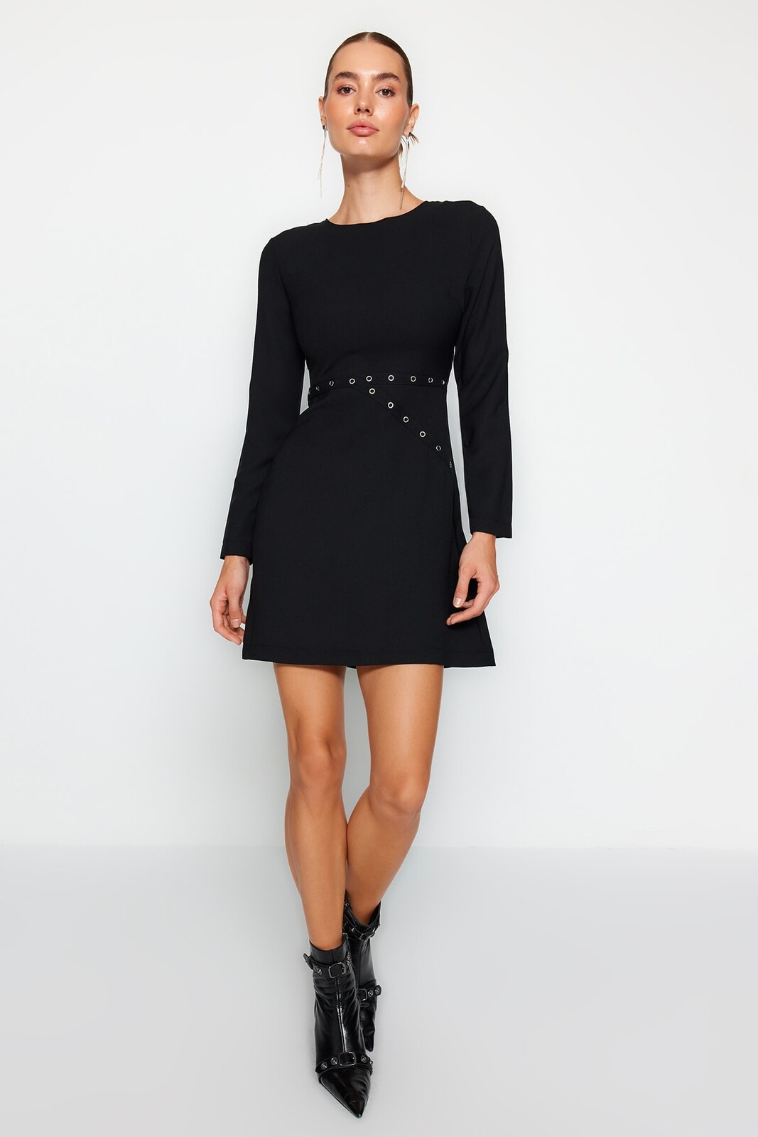 Trendyol Black Crew Neck Stripe detailne tkané mini tkané šaty