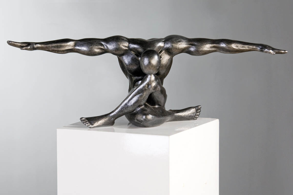 Soška Cliffhanger, 60 cm, farba strieborná