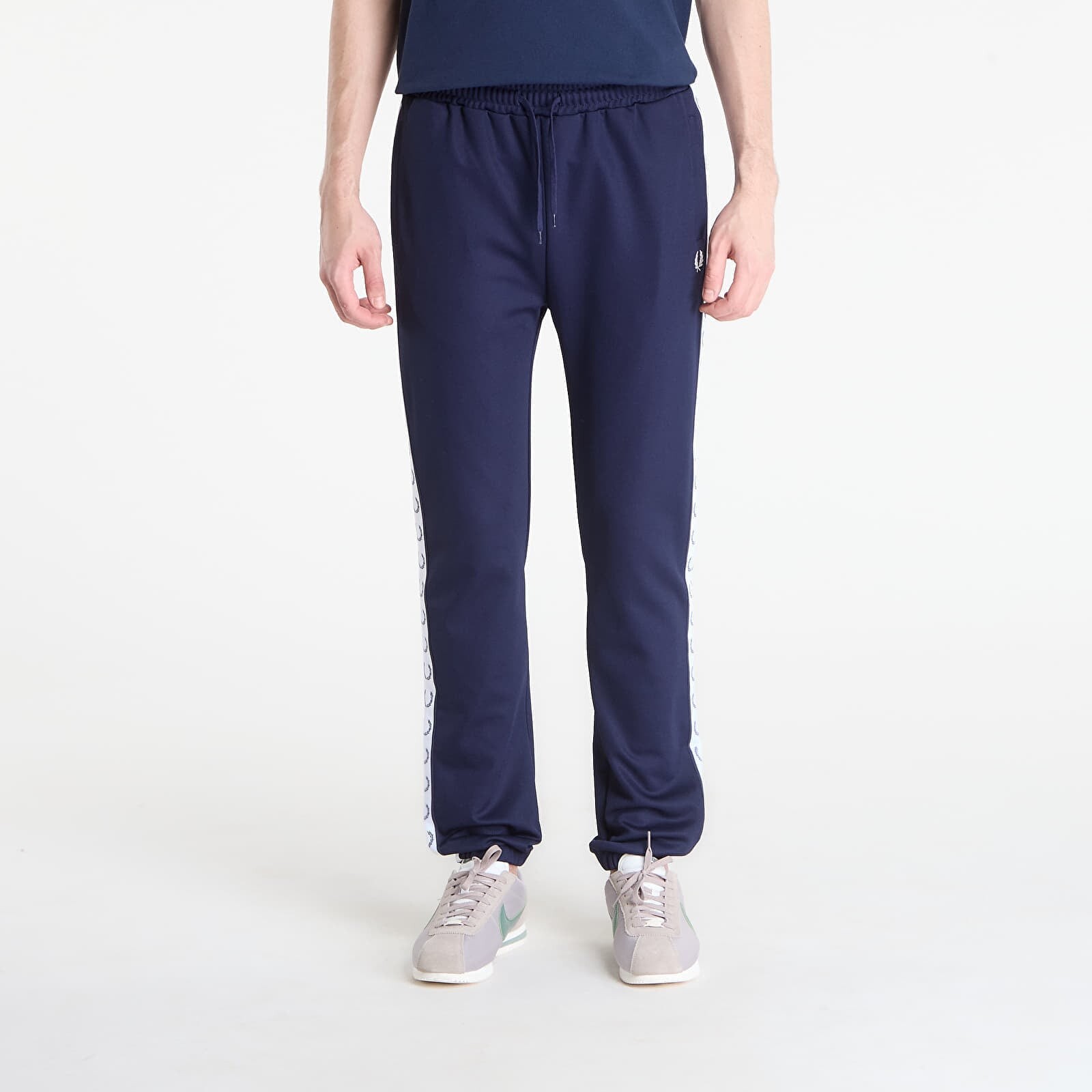 Tepláky FRED PERRY Taped Track Pant Carbon Blue M