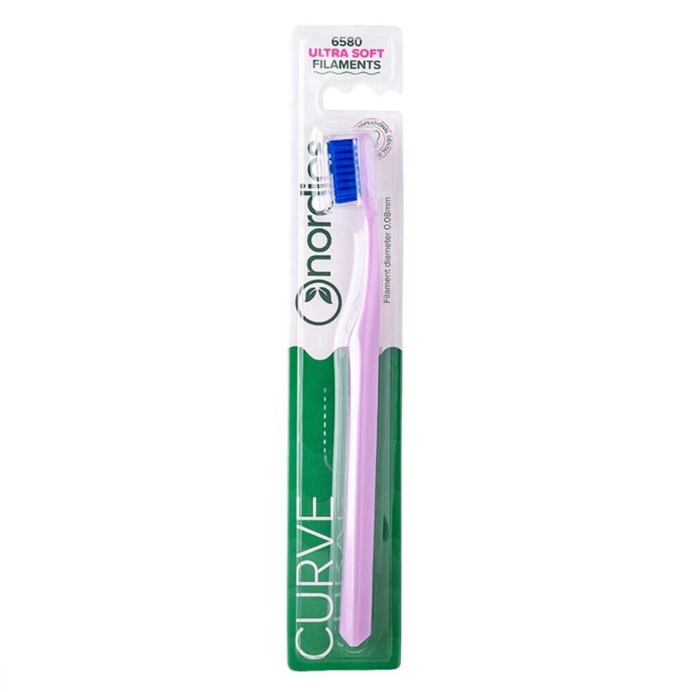 Zubná kefka Ultra Soft s ergonomickým zahnutím 6580 štetín svetlo fialová s modrými štetinami Nordics Oral Care