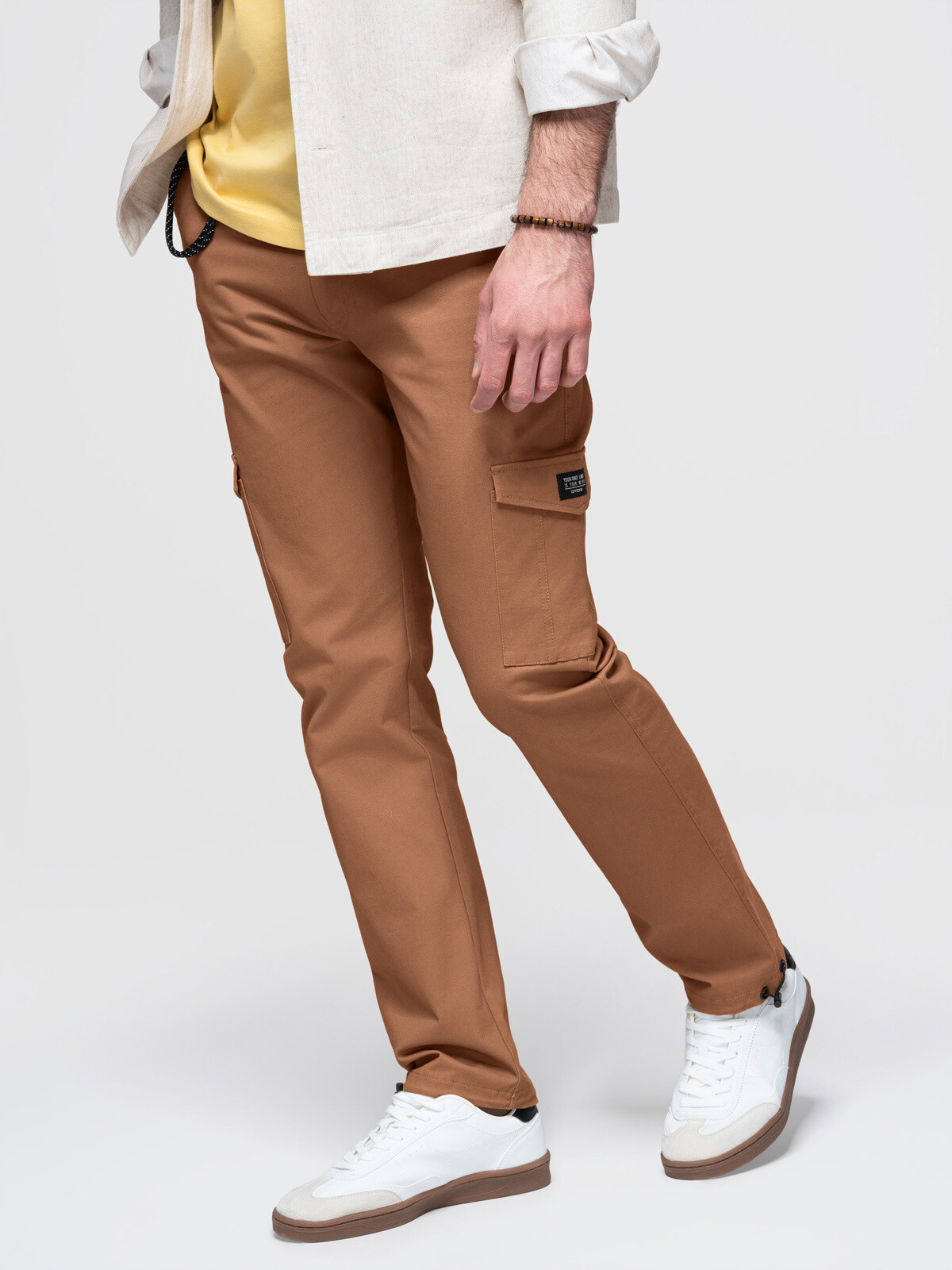 Ombre Men's trousers with cargo pockets and leg hem