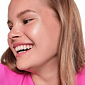 Rozjasňovače Essence  Stick Highlighter Baby Got Glow - 10 Golden Aura