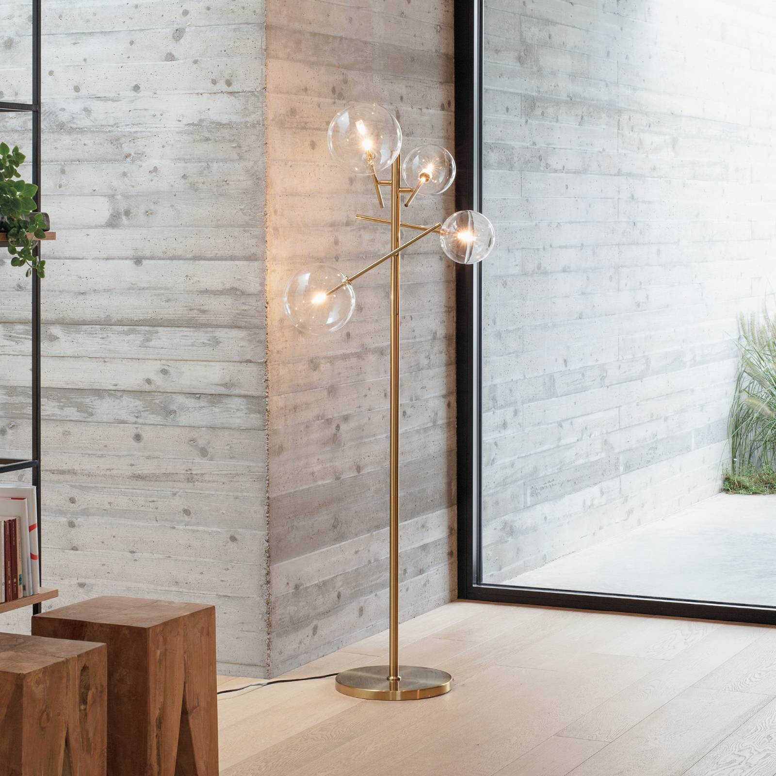 Stojacia lampa IDEAL LUX Equinoxe, mosadz/jantár, výška 166 cm