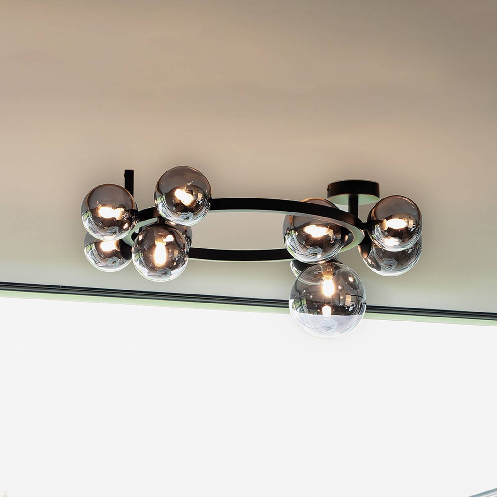 Stropné svietidlo IDEAL LUX Perlage, čierna/dymová, dĺžka 70 cm, 10-pl. žiarovky