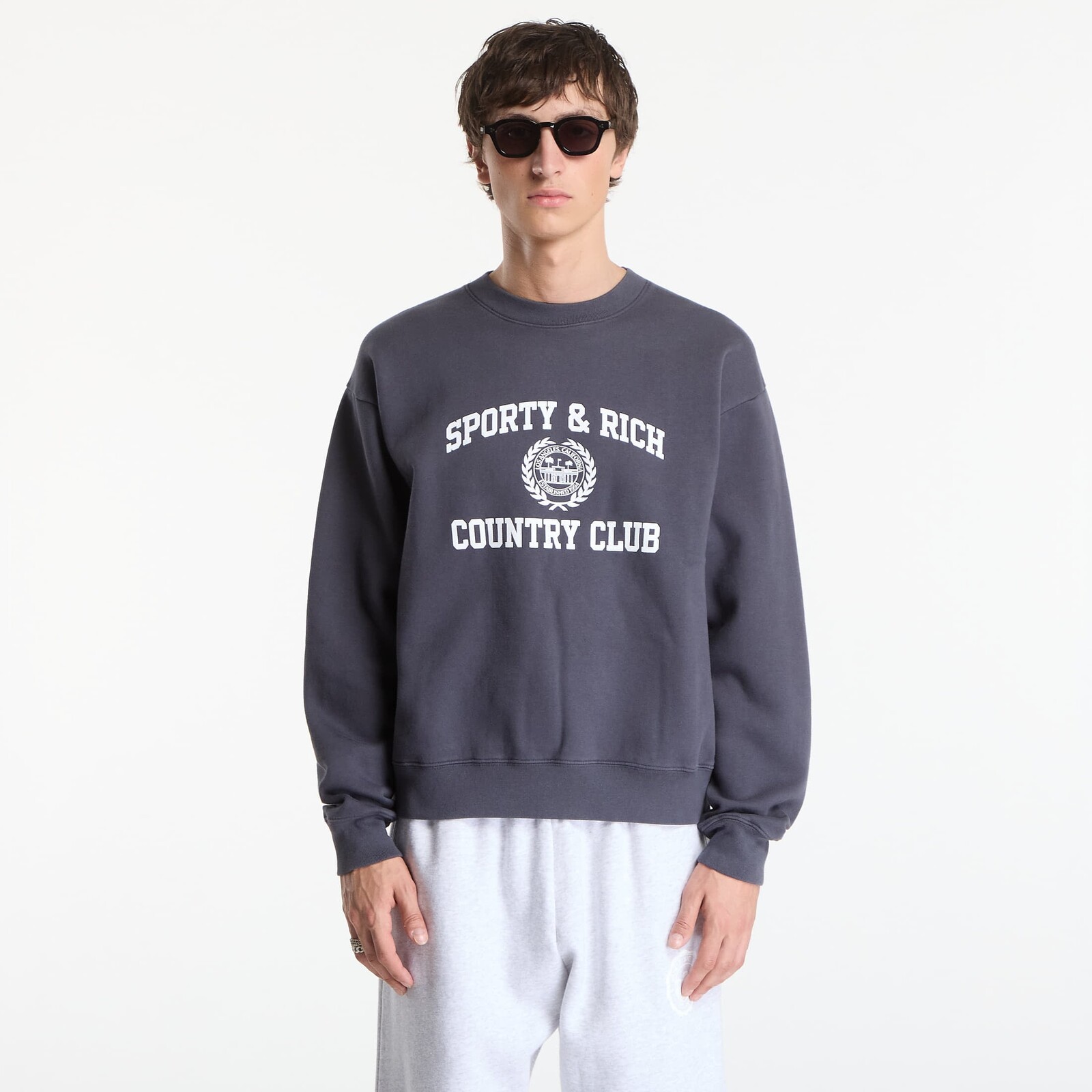 Mikina Sporty & Rich Varsity Crest Crewneck UNISEX Carbon XL