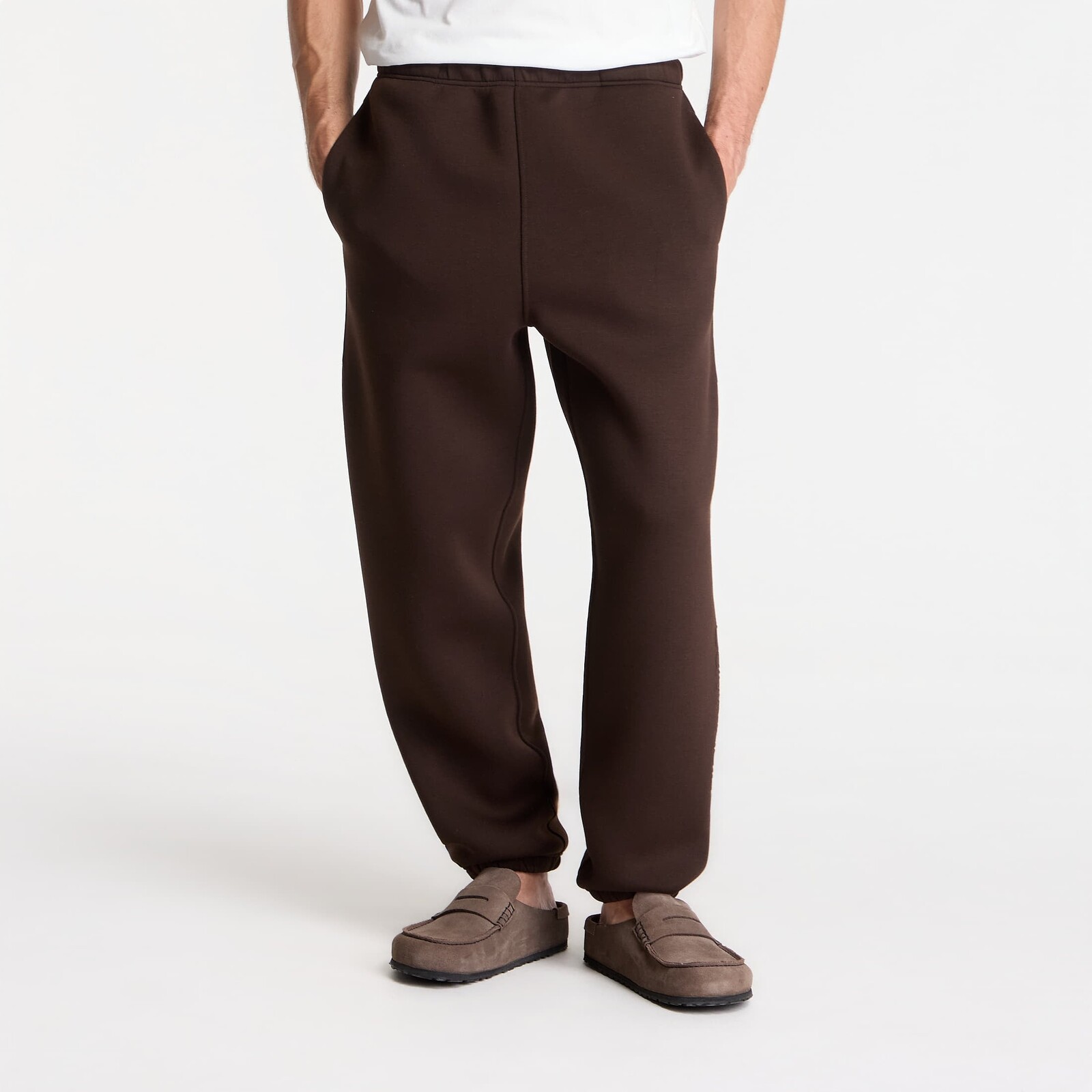 Tepláky Calvin Klein Cooling Spacer Embossed Logo Joggers Dark Coffee L
