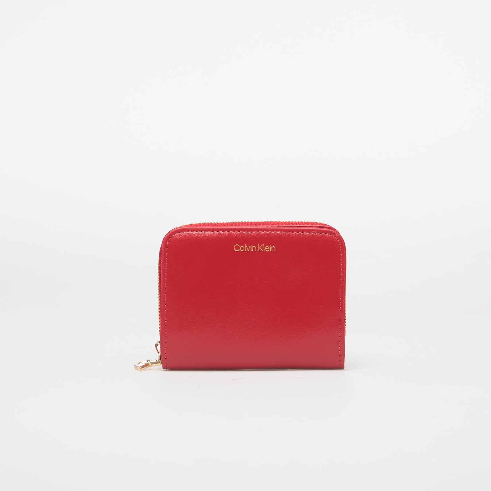 Peňaženka Calvin Klein Ck Medium Flap Zip Around Bordeaux Wine Universal