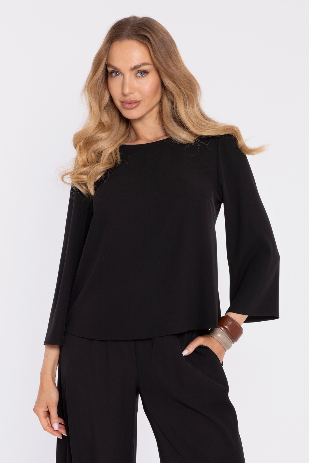 Elegantná blúzka s voľnými rukávmi - čierna