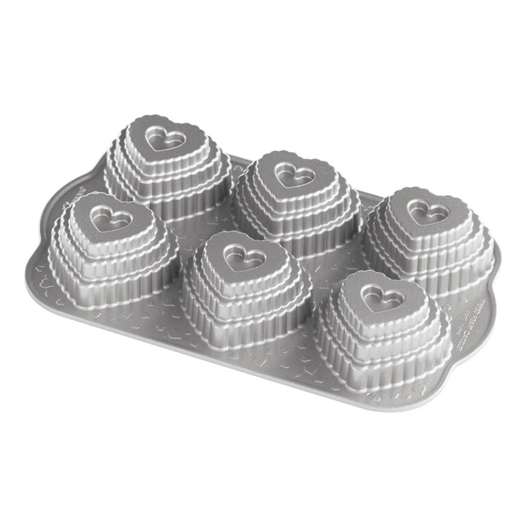 Forma na 6 poschodových srdiečok Tiered Heart Bundt® strieborná Nordic Ware