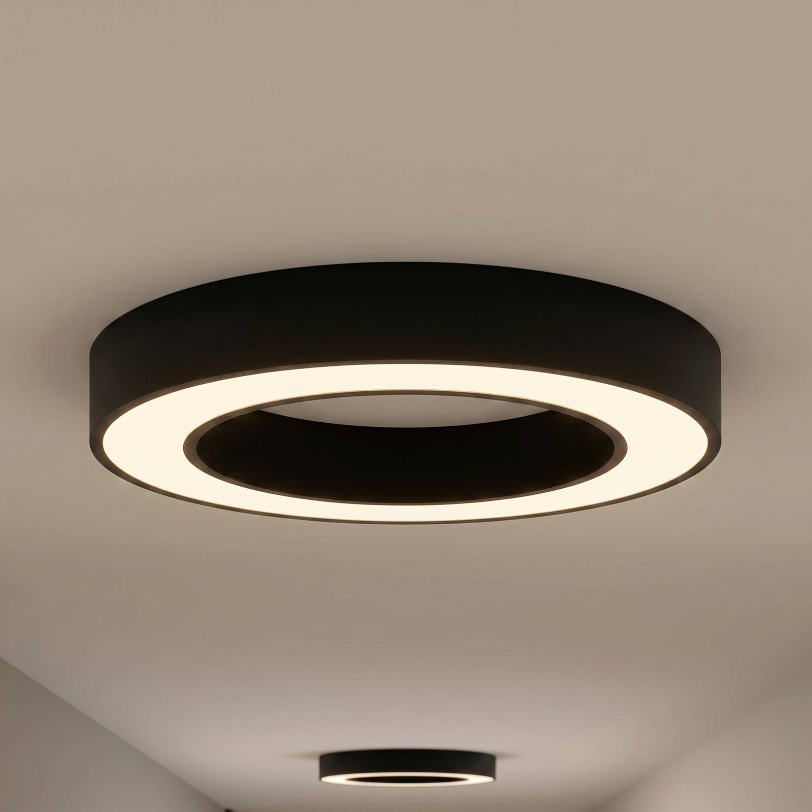 Stropné LED svetlo Arcchio Sharelyn, Ø 60 cm, čierne, stmievateľné