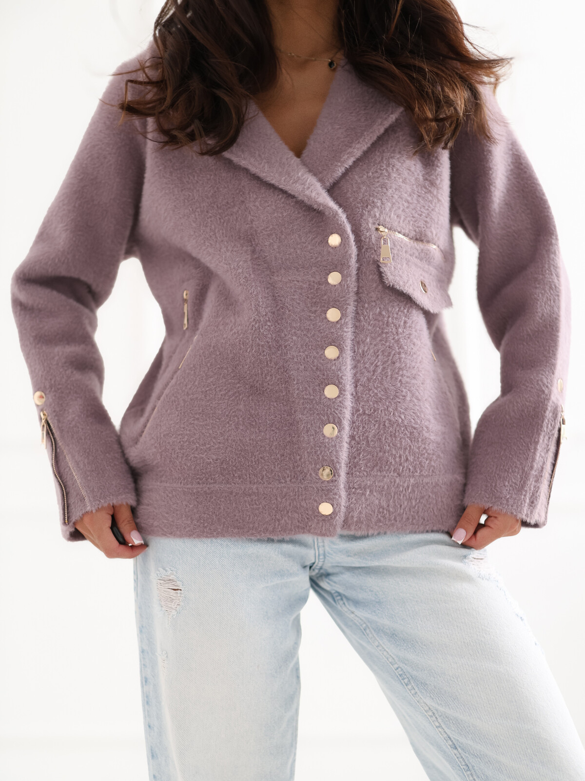 Fialová bunda s detailmi na zips