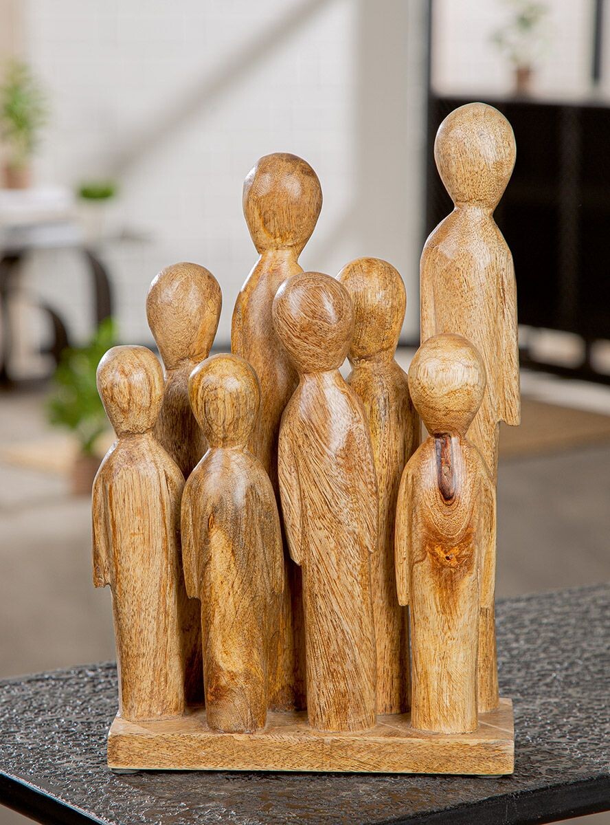 Drevená socha „We are family“, 29 cm