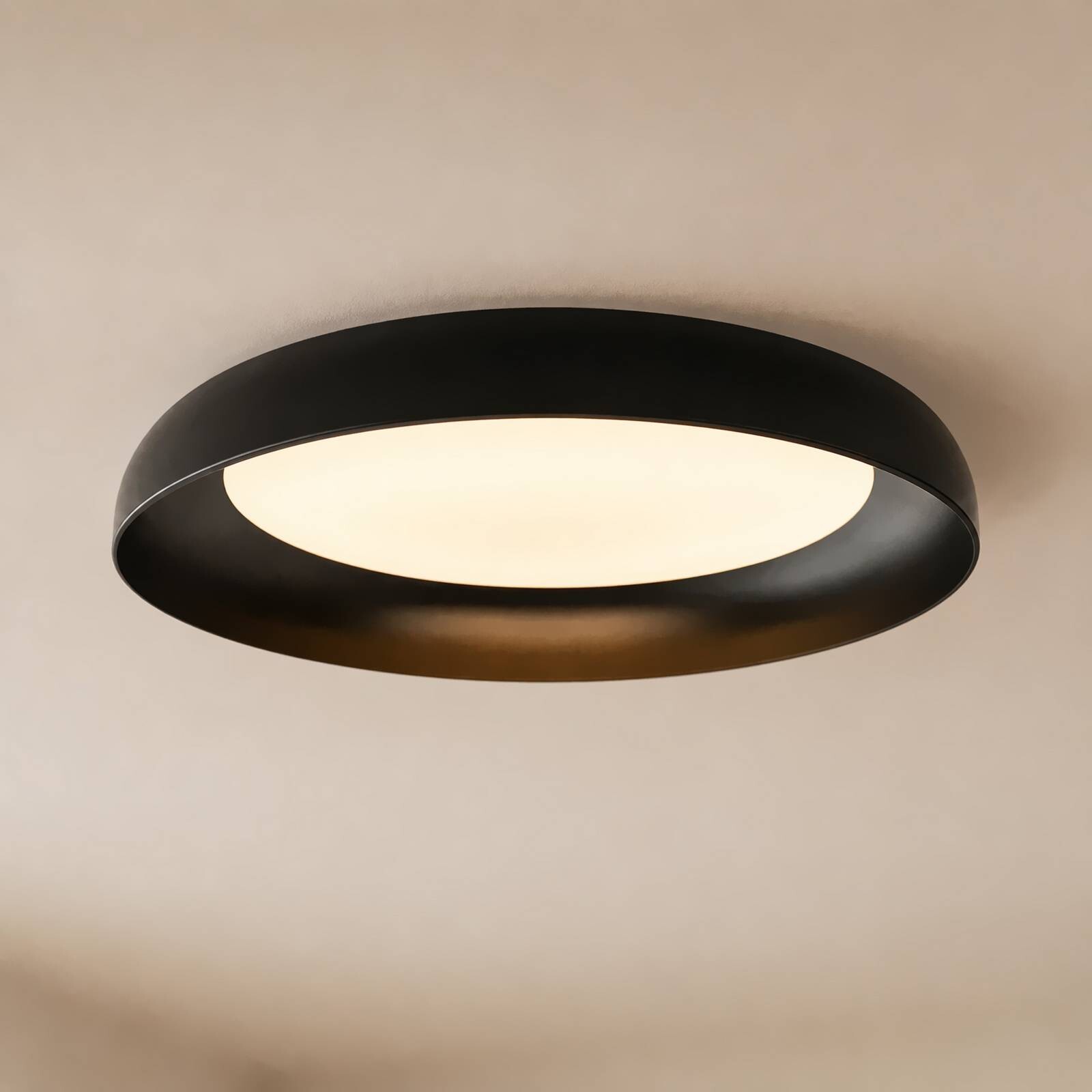 Stropné LED svetlo Lindby Florie, čierne, kovové, Ø 40 cm