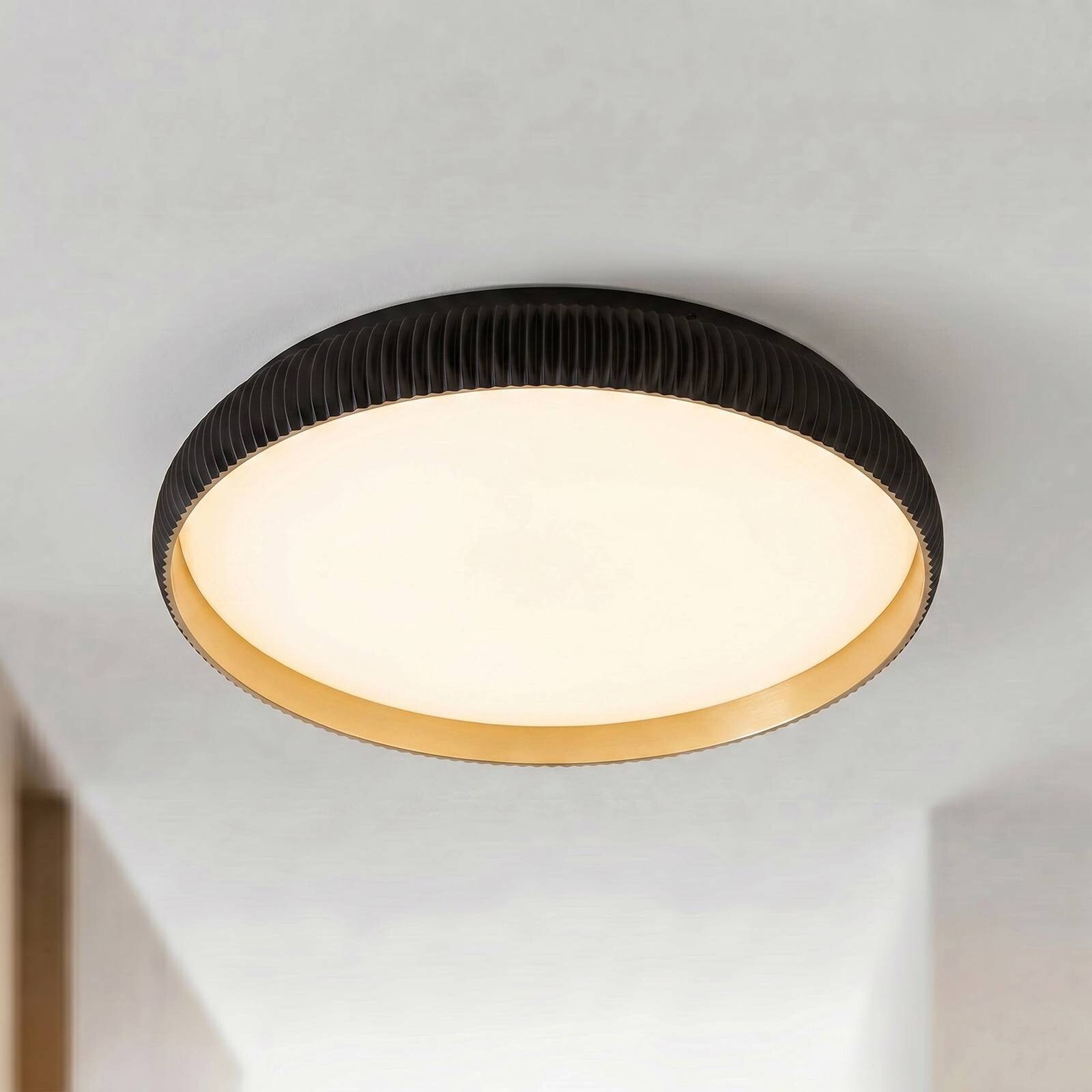 Stropné LED svetlo Lindby Jovian, čierne, Ø 40 cm, CCT, stmievateľné