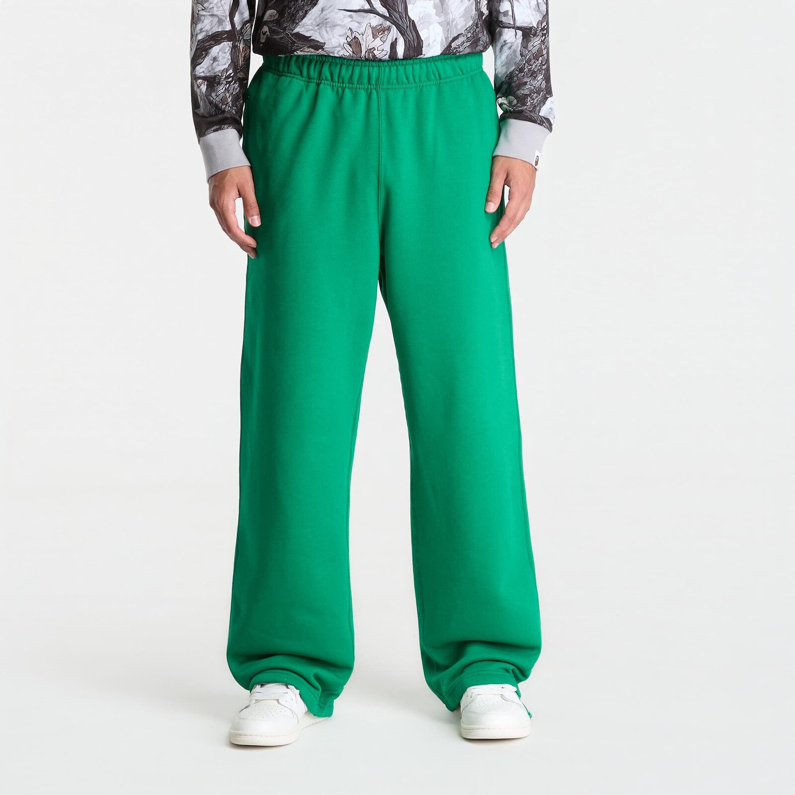 Tepláky Nike Solo Swoosh Men's Fleece Open-Hem Pants Court Green/ Court Green/ White L