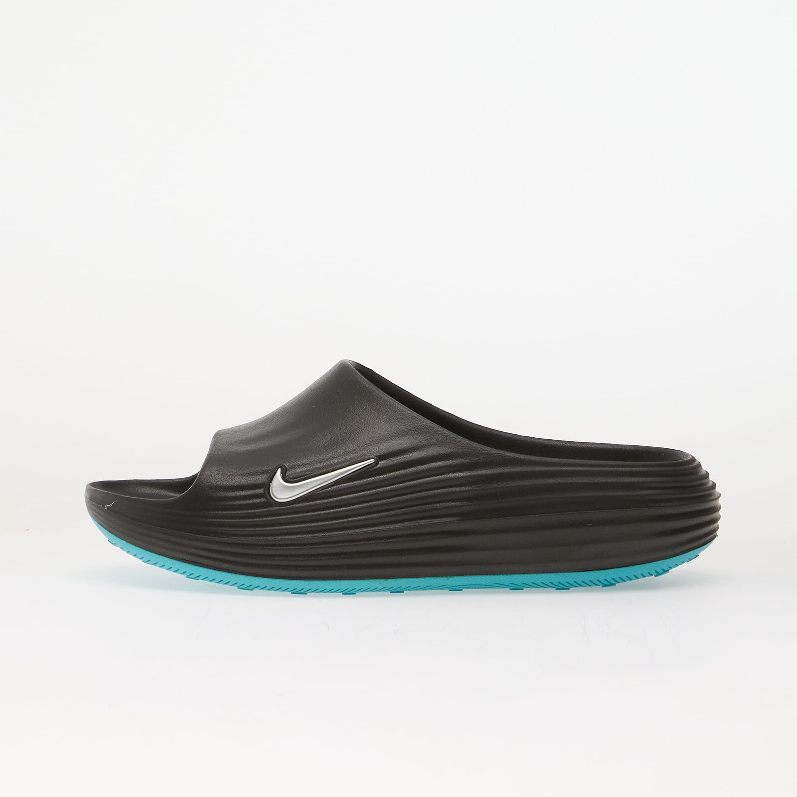 Tenisky Nike ReactX Rejuven8 Men's Slides Black/ Metallic Silver-Gamma Blue EUR 42.5