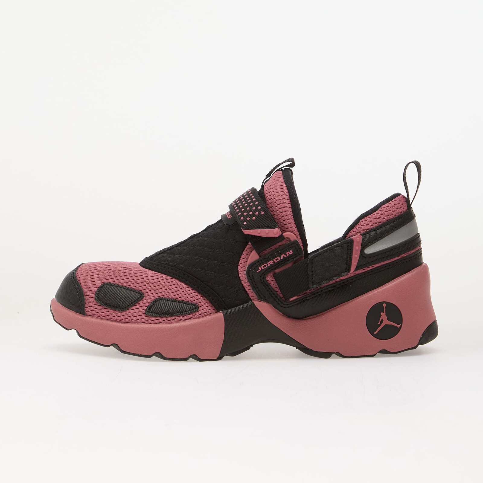 Tenisky Jordan Trunner LX Black/ Desert Berry-Reflective Slvr EUR 38.5