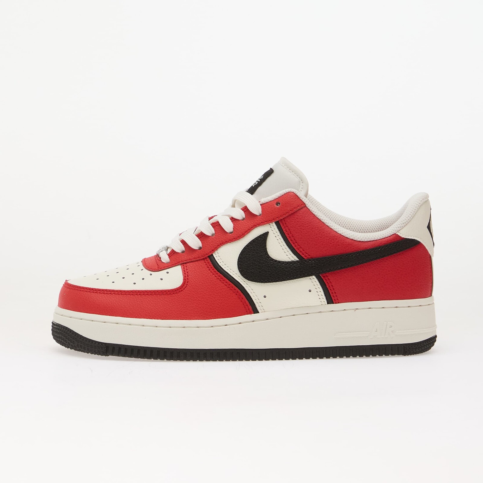 Tenisky Nike Air Force 1 '07 LV8 University Red/ Black-Sail EUR 42