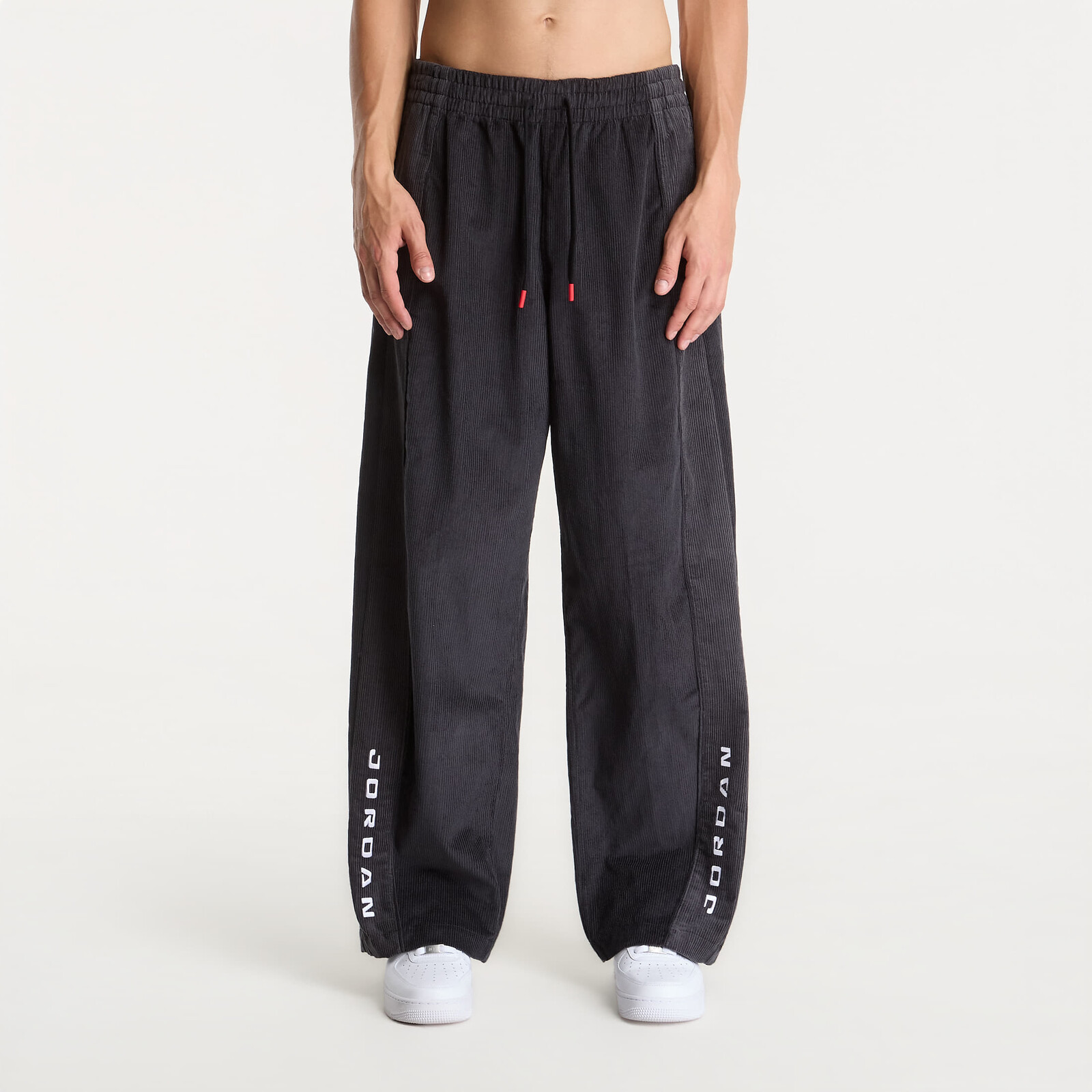 Tepláky Jordan Flight Men's Corduroy Pants Black/ Dk Smoke Grey/ Black/ White XXL
