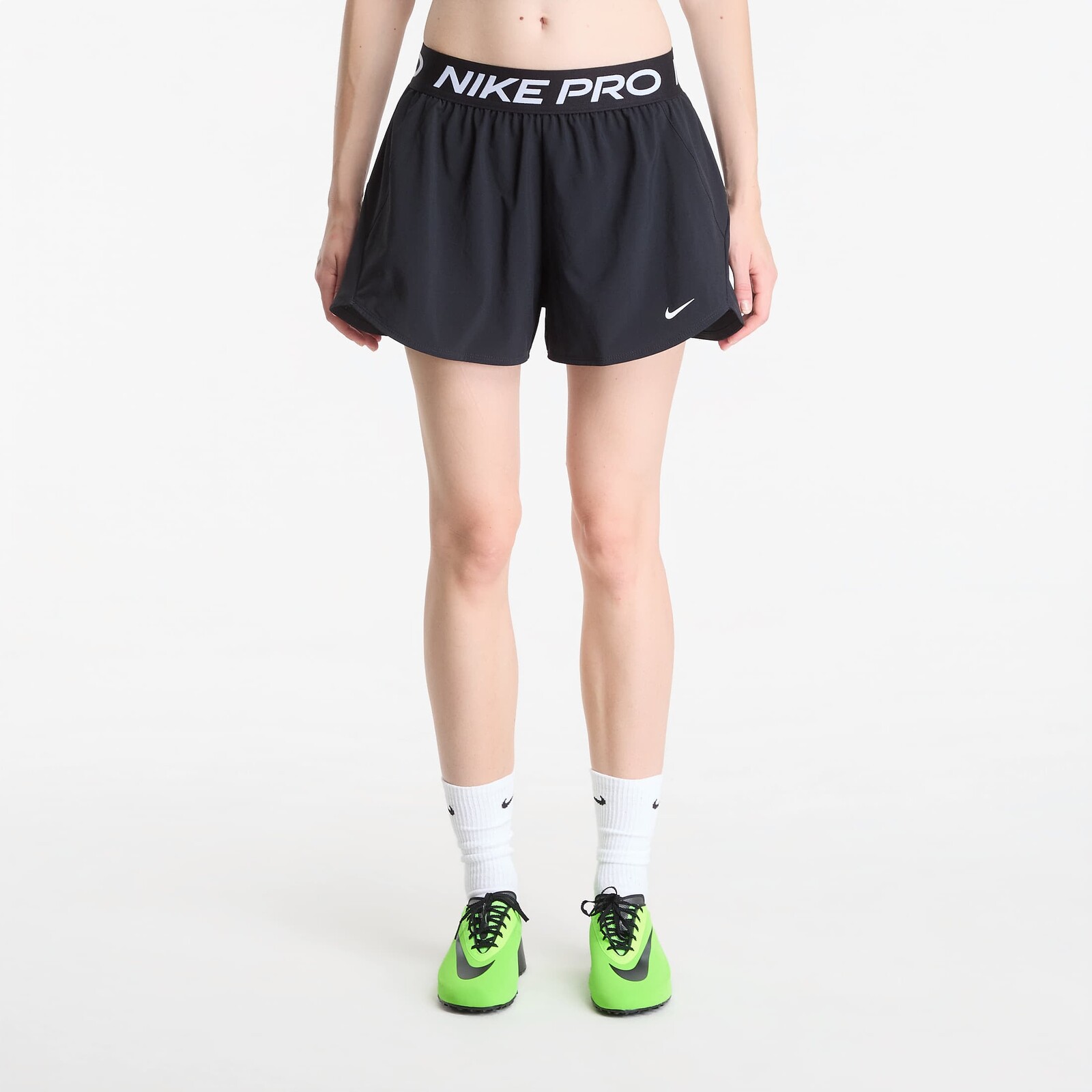 Šortky Nike Pro Women's Dri-FIT Mid-Rise Brief-Lined 3