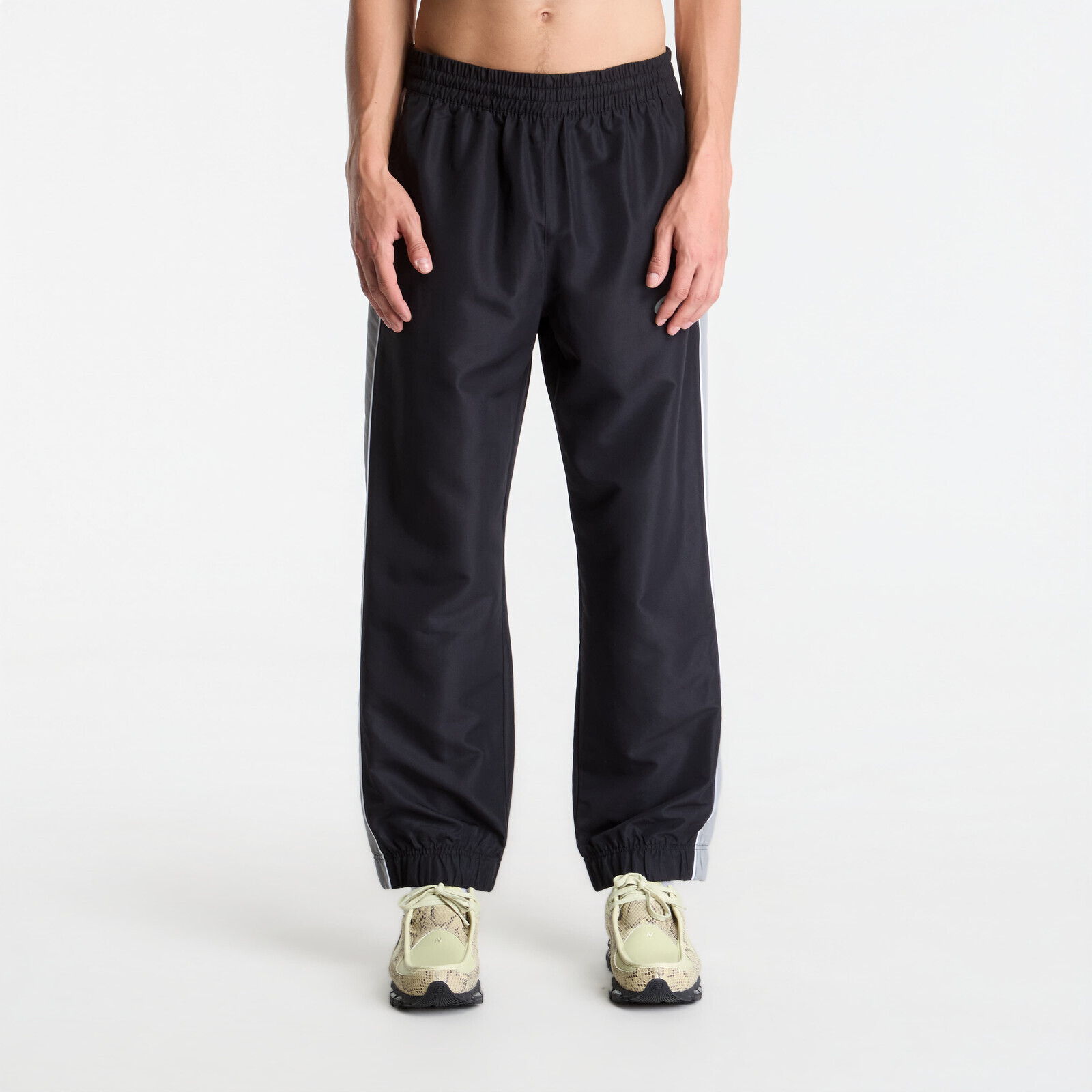 Kalhoty New Balance Trackside Woven Pant Black/ Slate Grey M