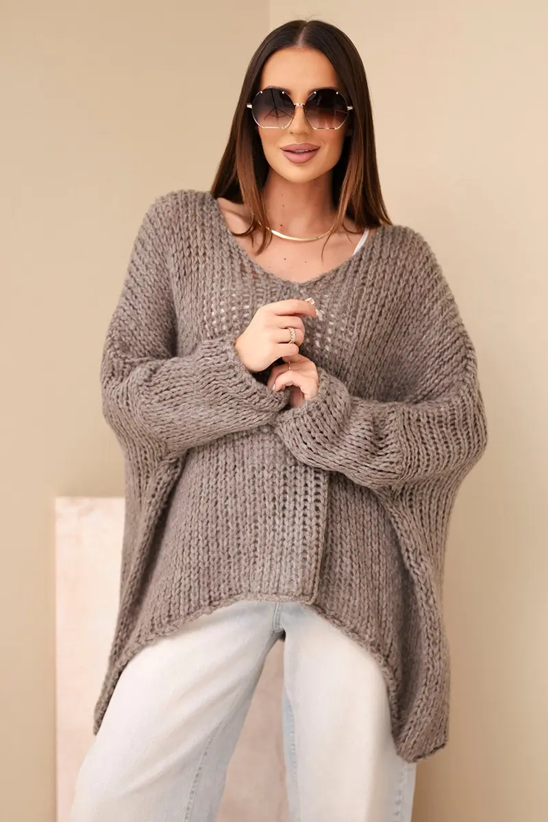 Dámsky oversized svetrový pulóver s V-výstrihom