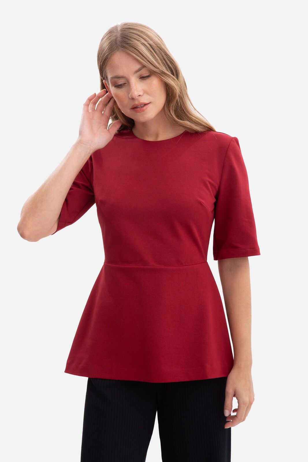 Dámsky pletený peplum top v bordovej farbe