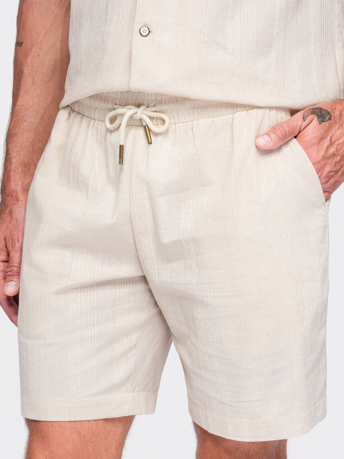 Ombre Men’s structured cotton shorts – cream