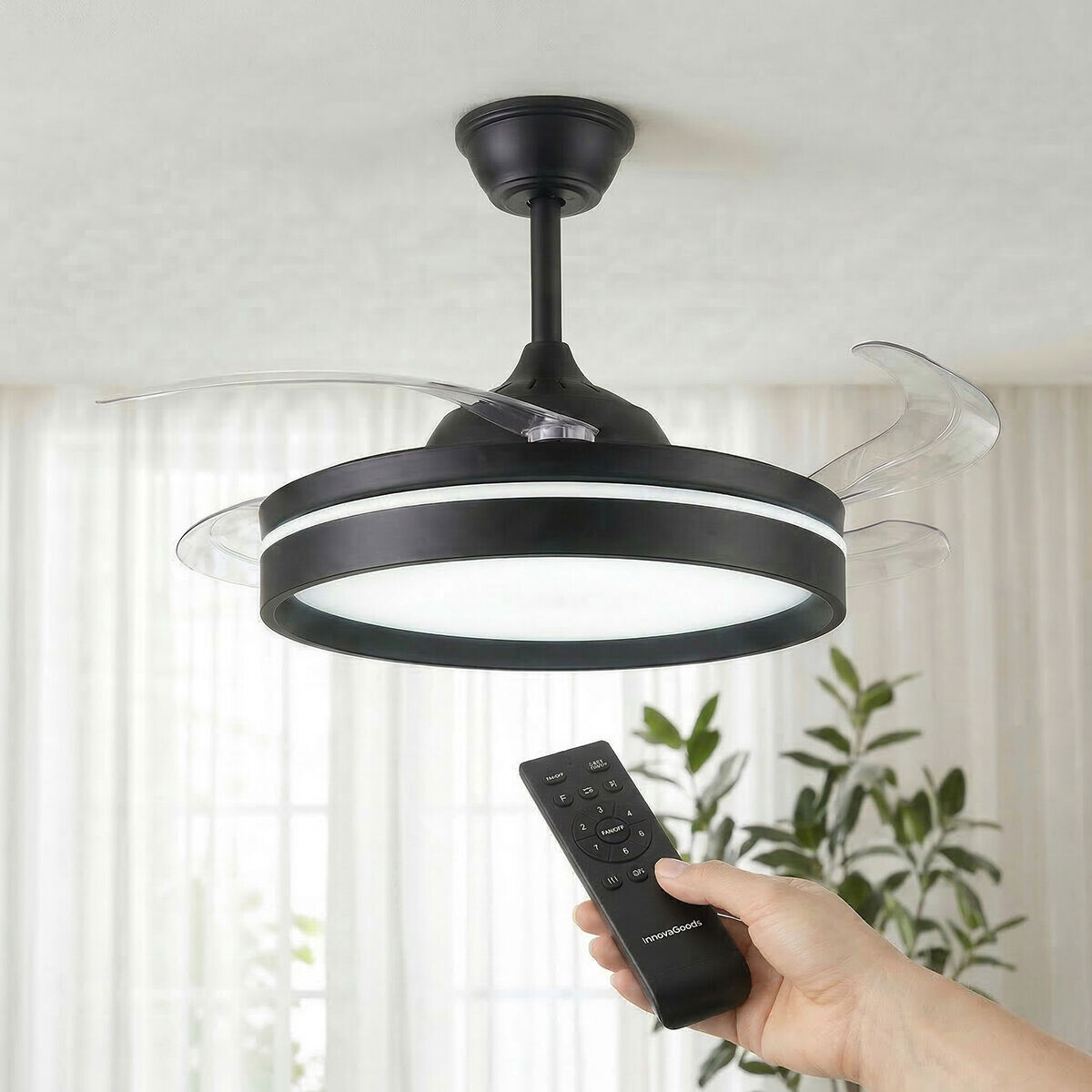 Stropný ventilátor s LED osvetlením, 4 zasúvateľnými lopatkami a diaľkovým ovládačom InnovaGoods