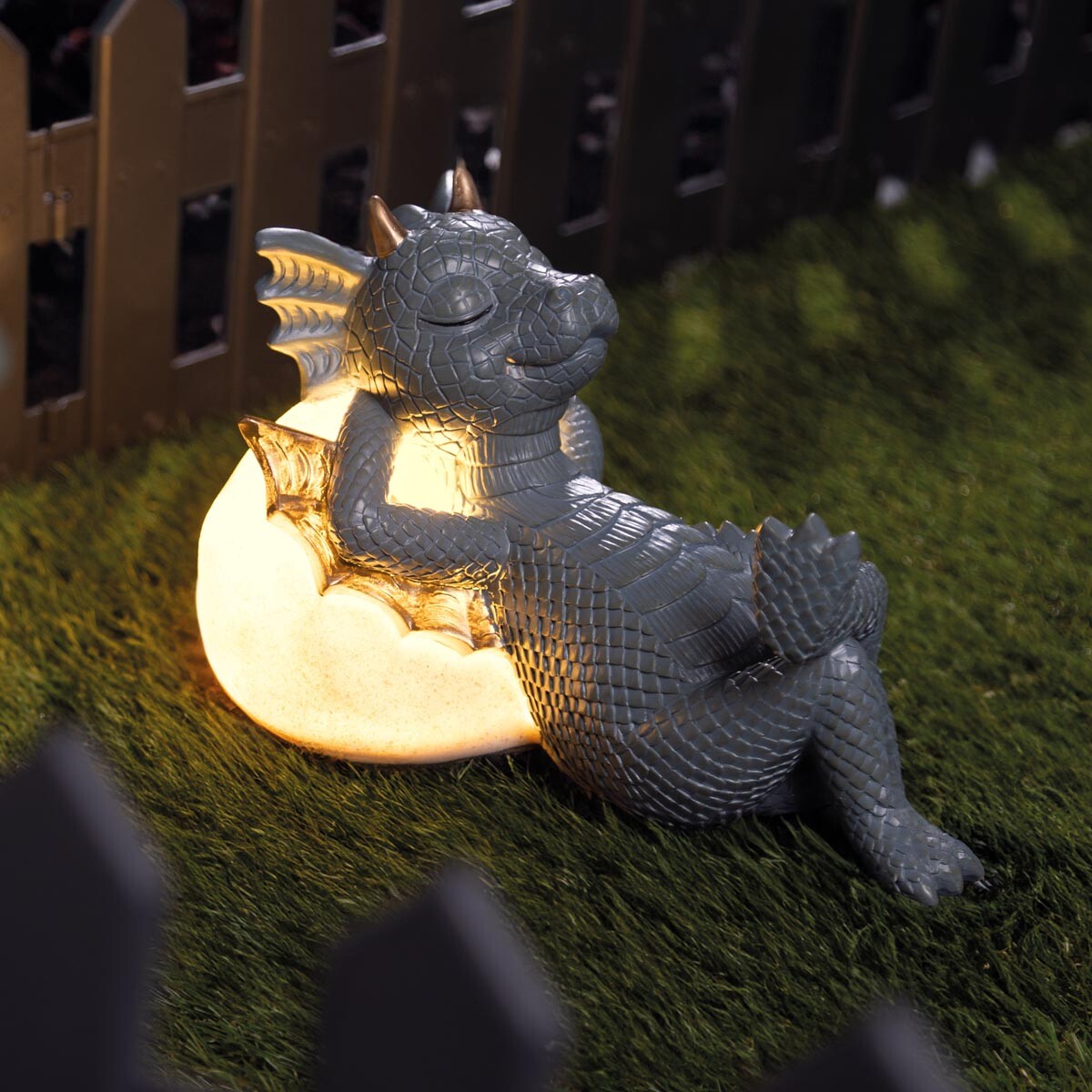 LED dekorácia – Drak na kameni