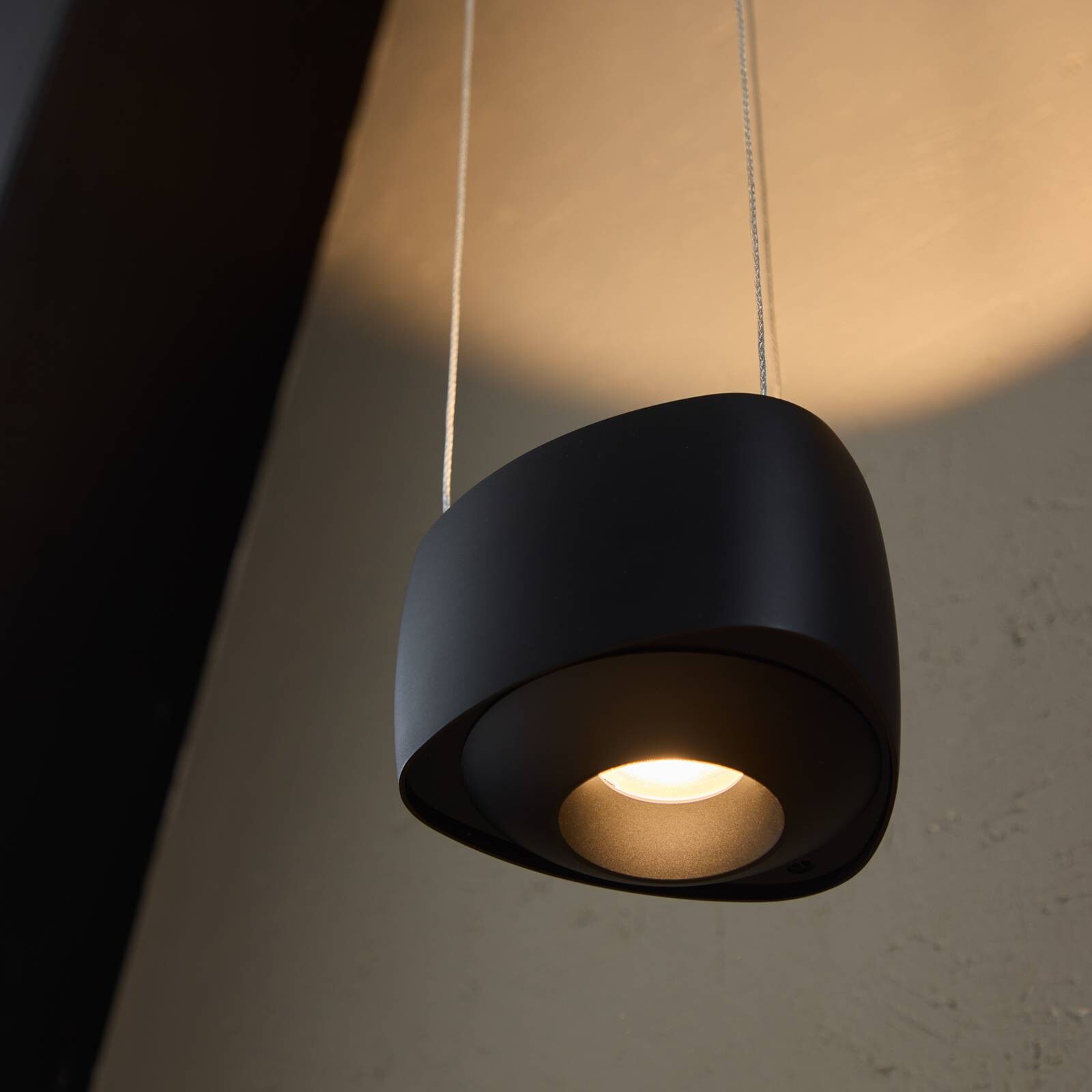 LOOM DESIGN LED závesné svietidlo Air, čierna, 13 cm, hliník