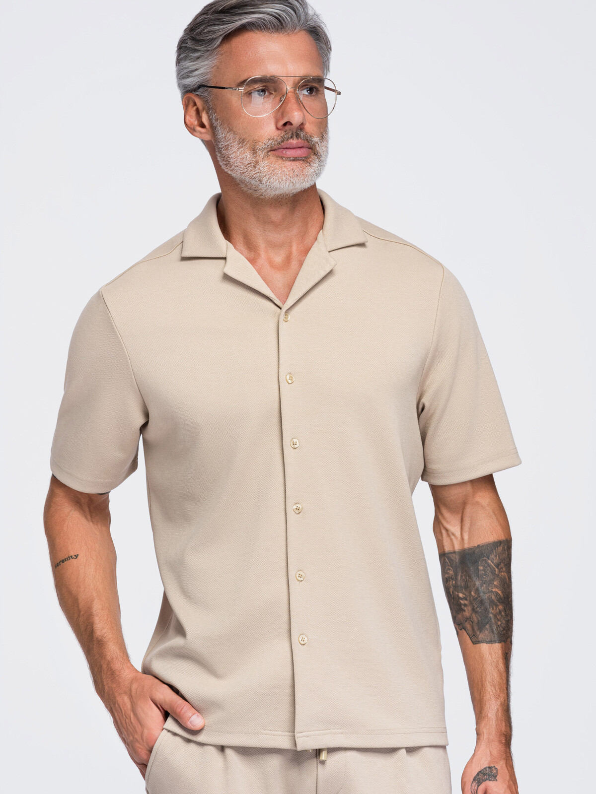 Ombre Men’s short-sleeved shirt with a Cuban collar – beige