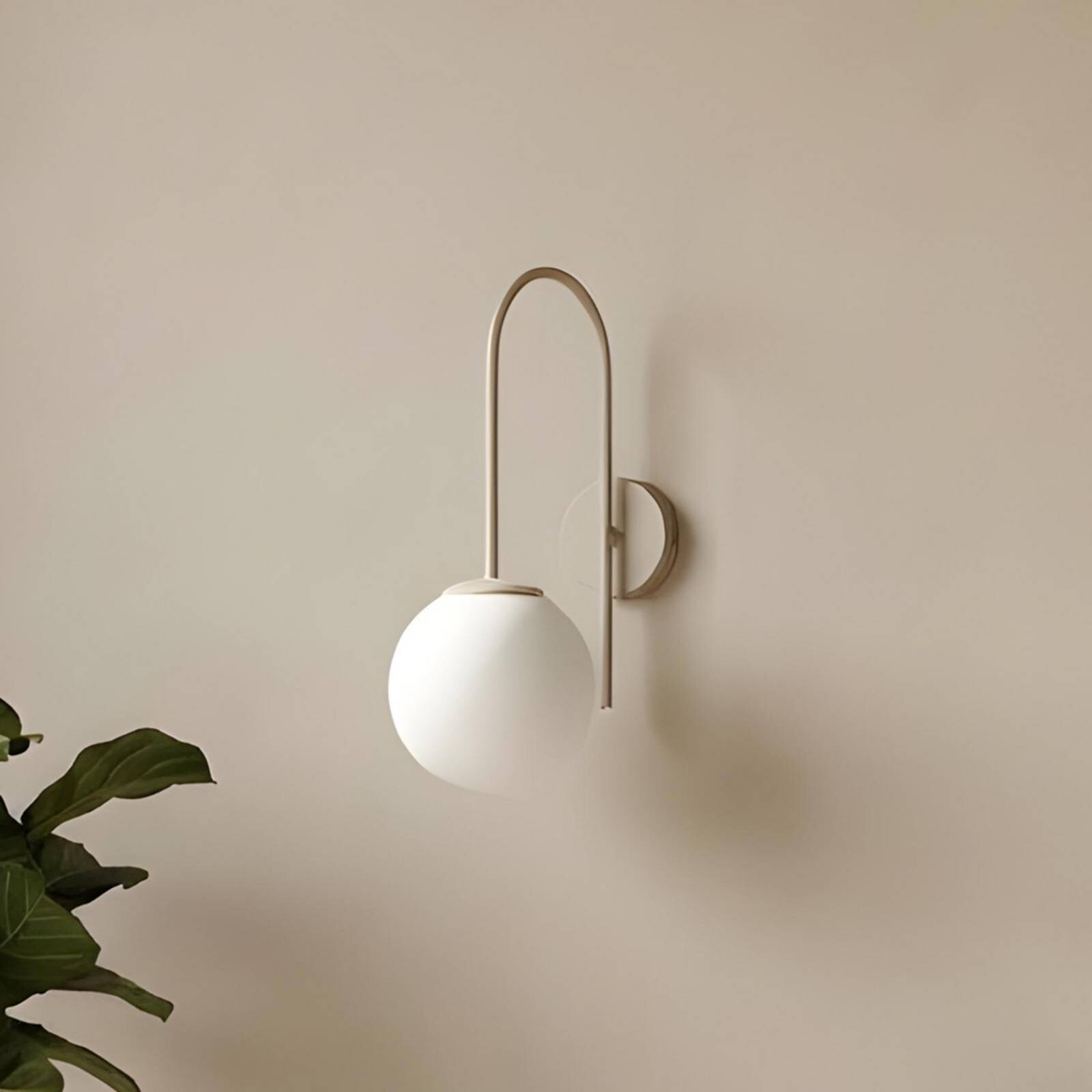 Nástenné svetlo Cambridge, béžová, výška 34 cm, kov/sklo, E14