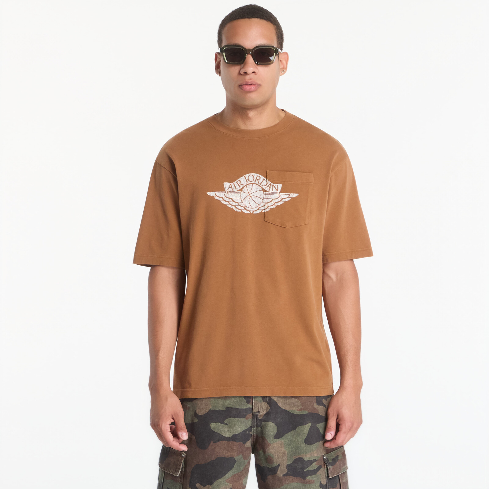Tričko Jordan Flight Essentials Men's Pocket T-Shirt Lt British Tan/ Shadow Brown S