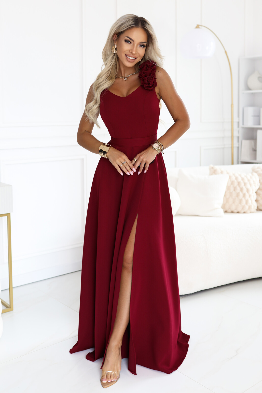 Elegantné maxi šaty s rozparkom a ružami - bordové